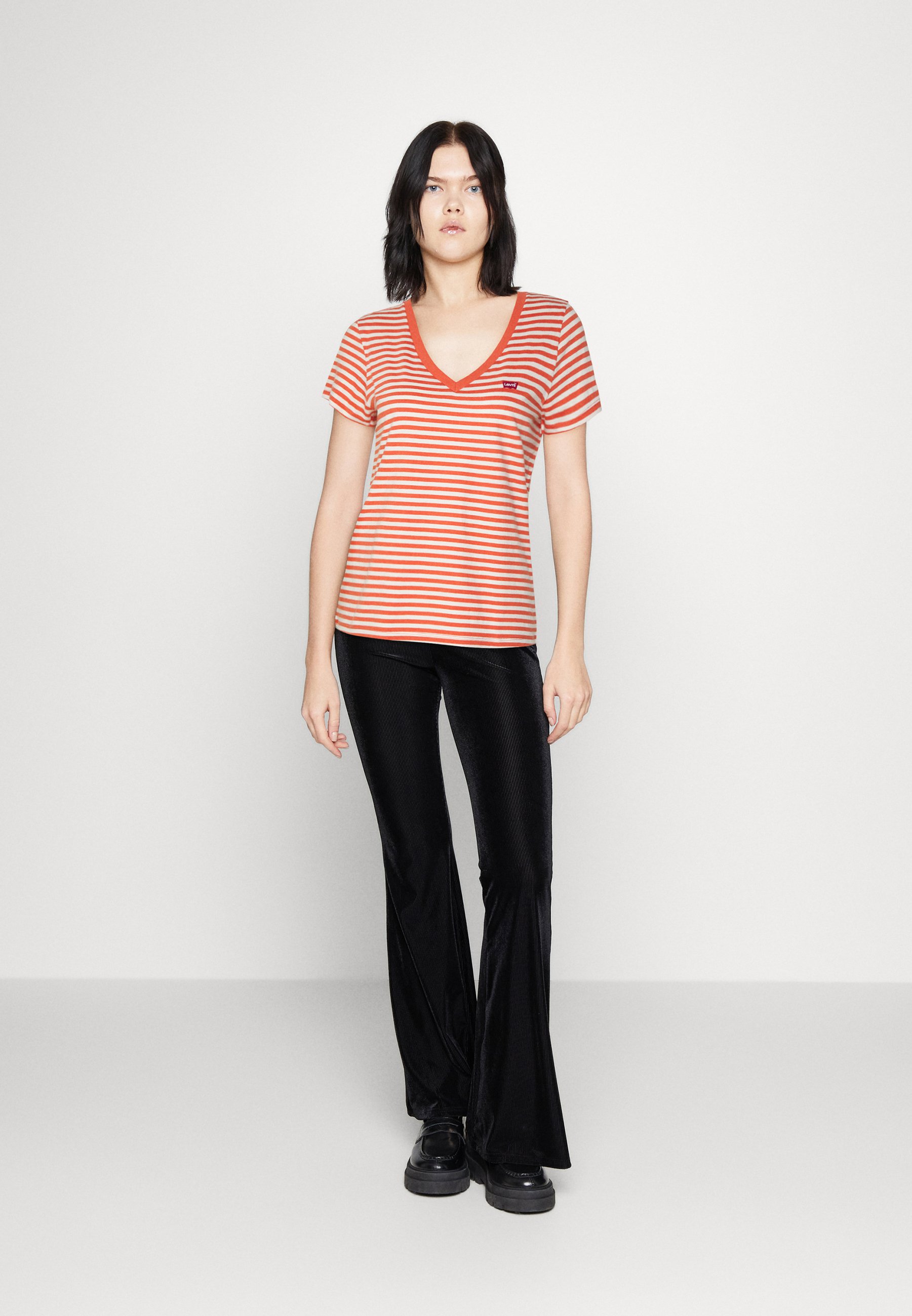 Levi's® PERFECT VNECK - Print T-shirt - plain jane/red