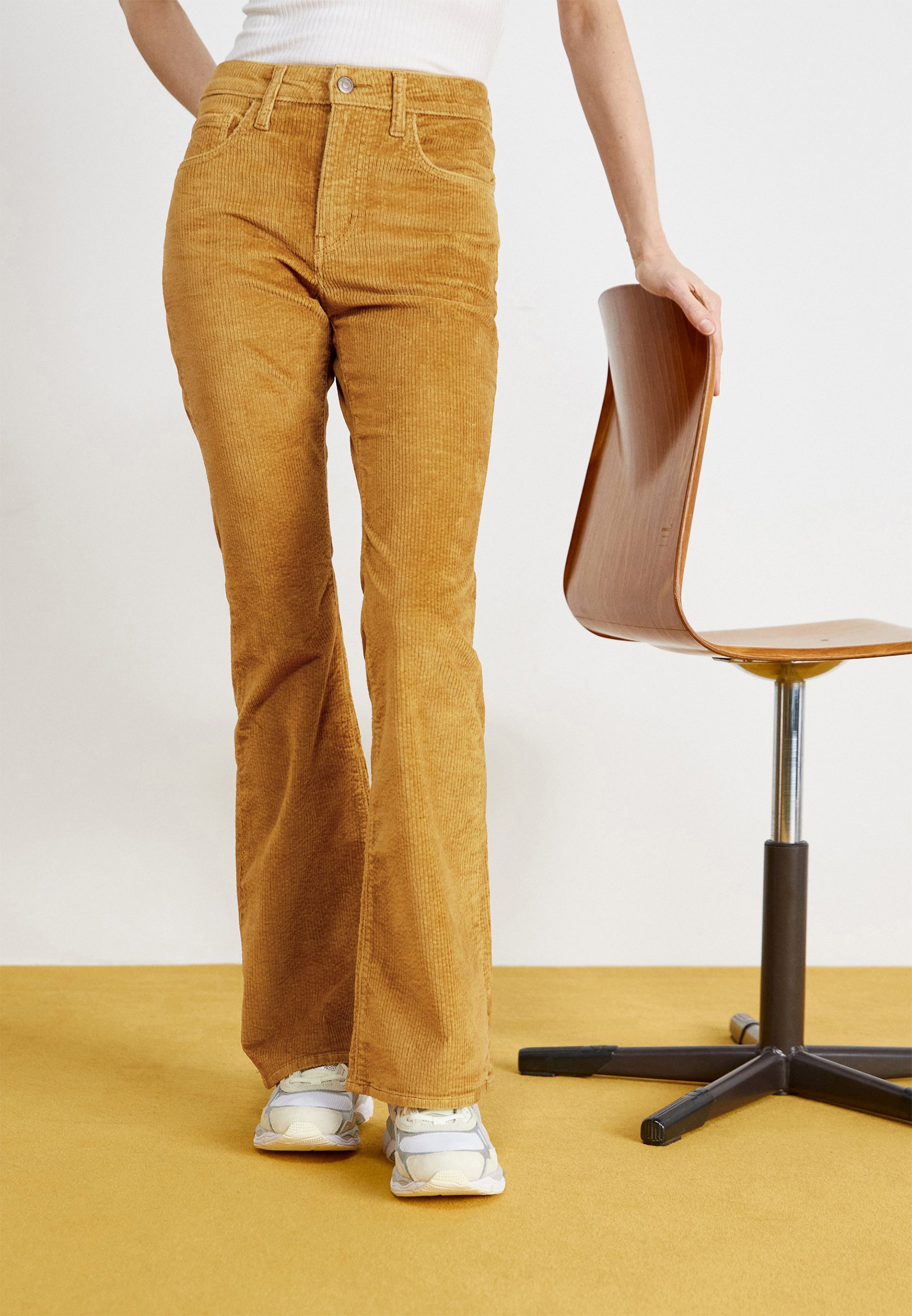 Levi's® 726™ HIGH RISE FLARE - Flared Jeans - dijon/light brown