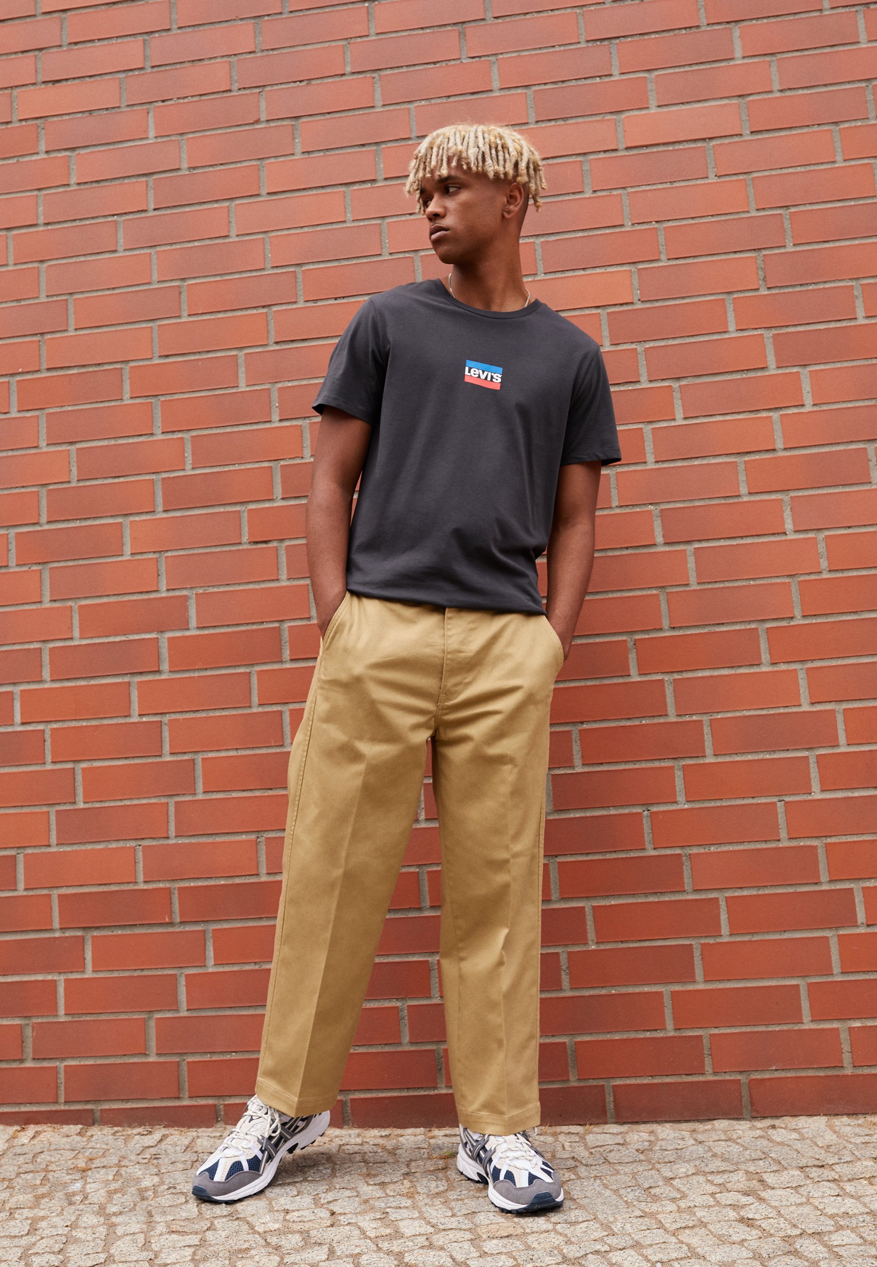 Levi's® GRAPHIC CREWNECK - Print T-shirt - pirate black/black