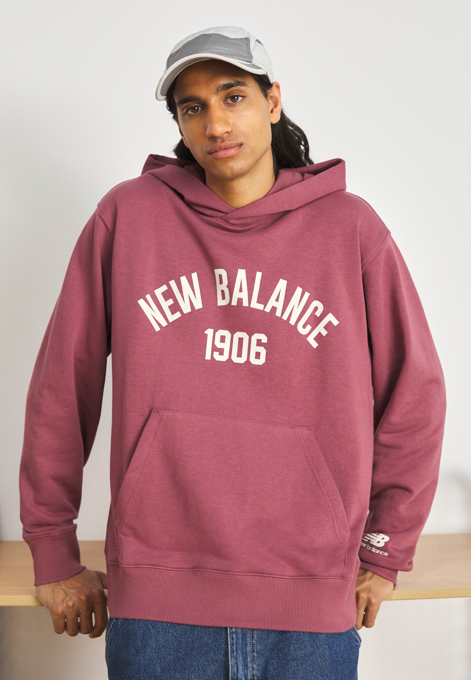NB ESSENTIALS VARSITY HOODIE - Hoodie - washed burgundy/dark red