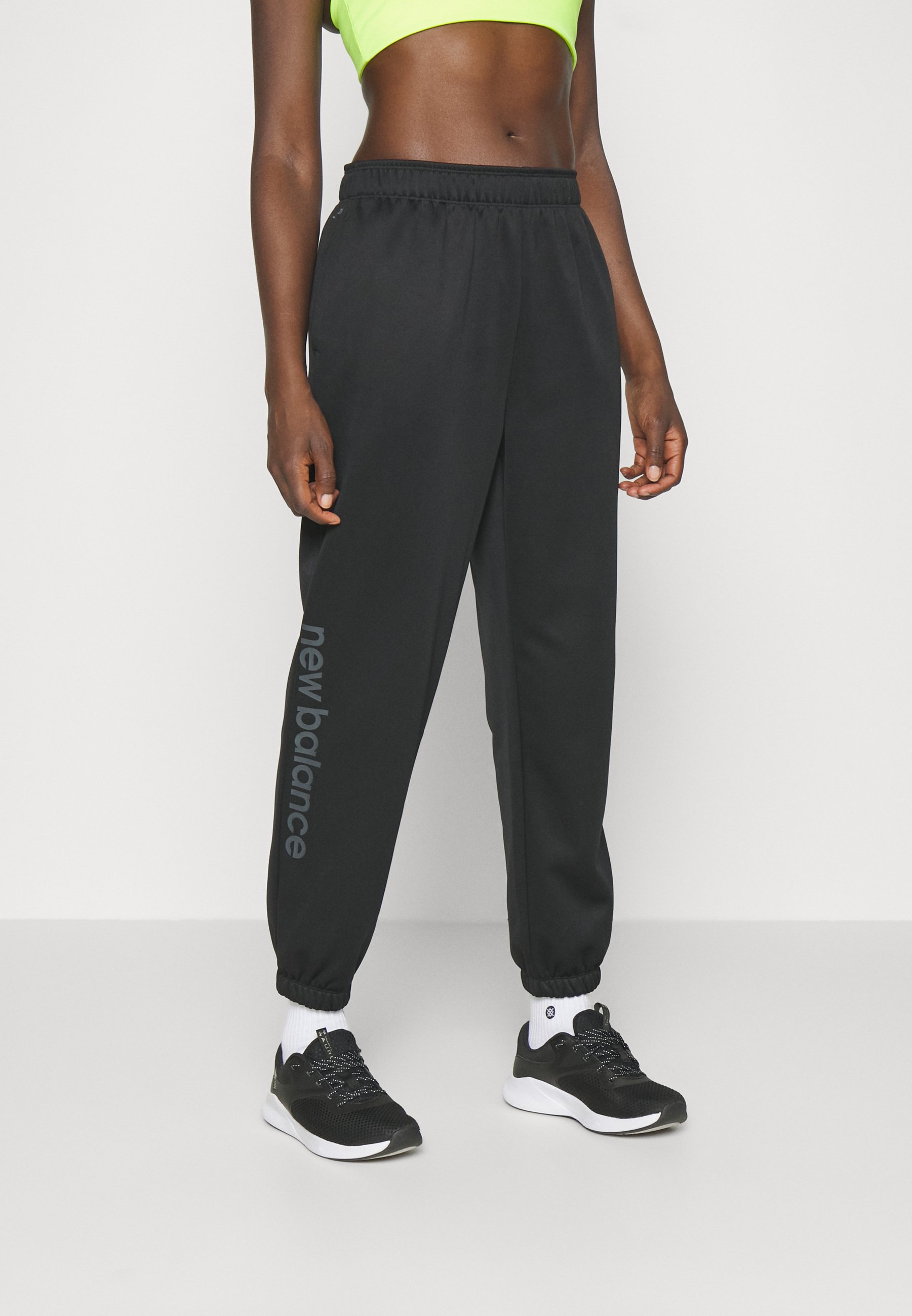 NB RELENTLESS PERFORMANCE  - Tracksuit bottoms - black