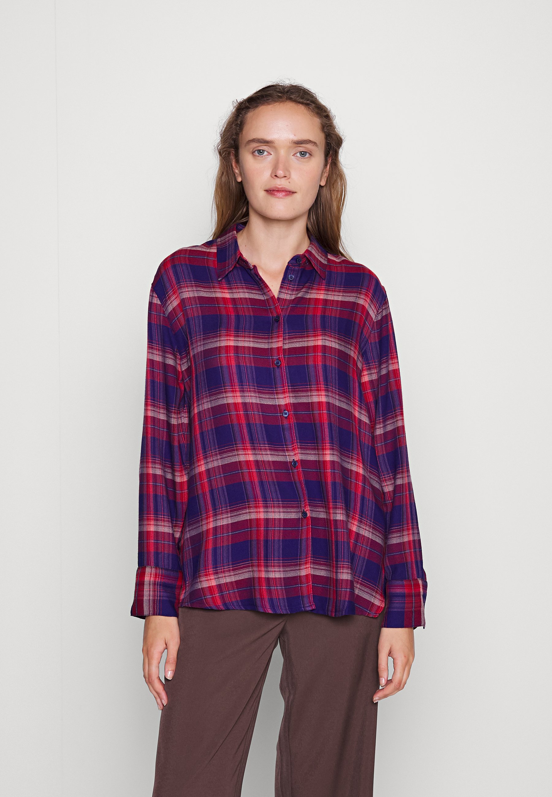 Esprit CHECK BLOUSE - Button-down blouse - navy/dark blue