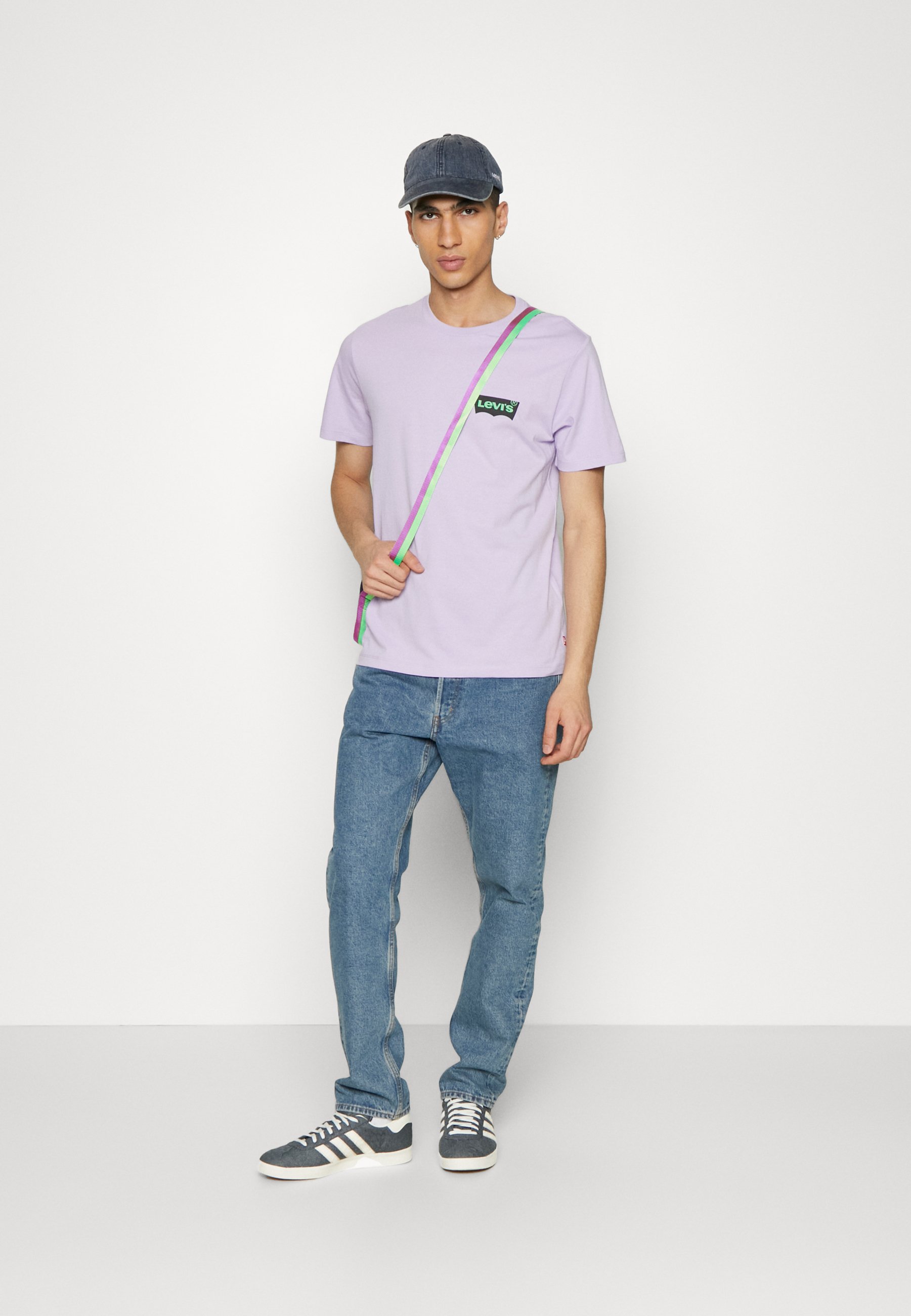 Levi's® GRAPHIC CREWNECK TEE - Print T-shirt - lilac