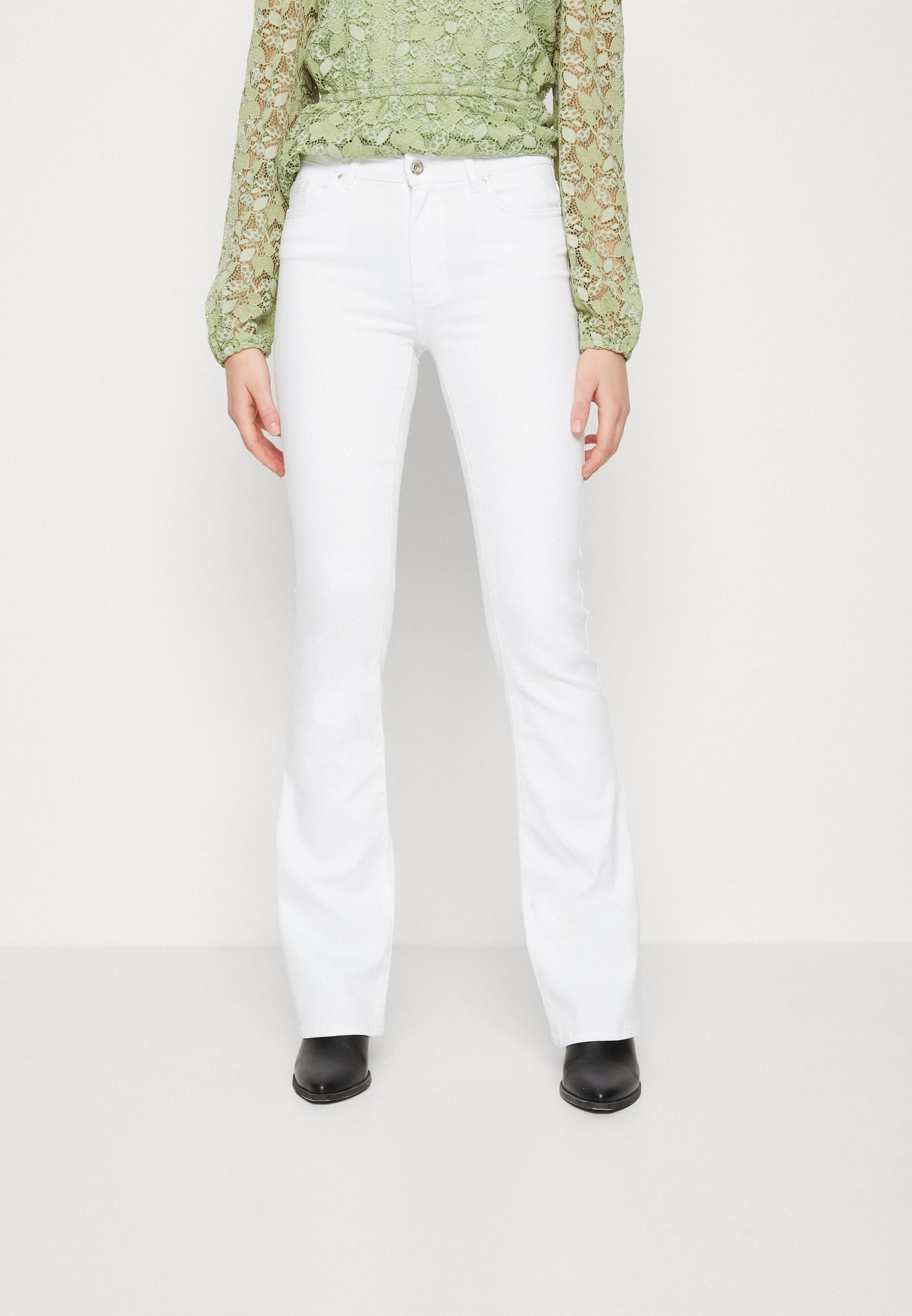 ONLY ONLBLUSH MID - Flared Jeans - white