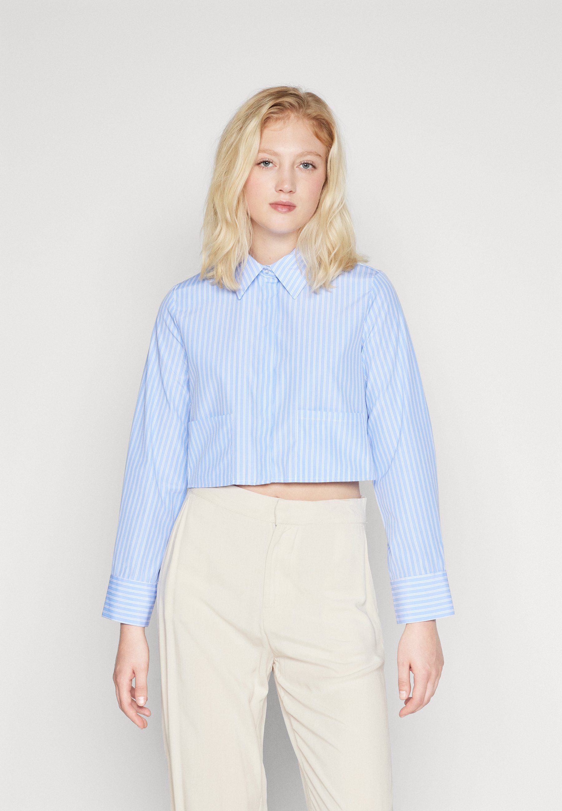 ONLY ONLNOVIA CROPPED POCKET - Button-down blouse - blue/white/blue