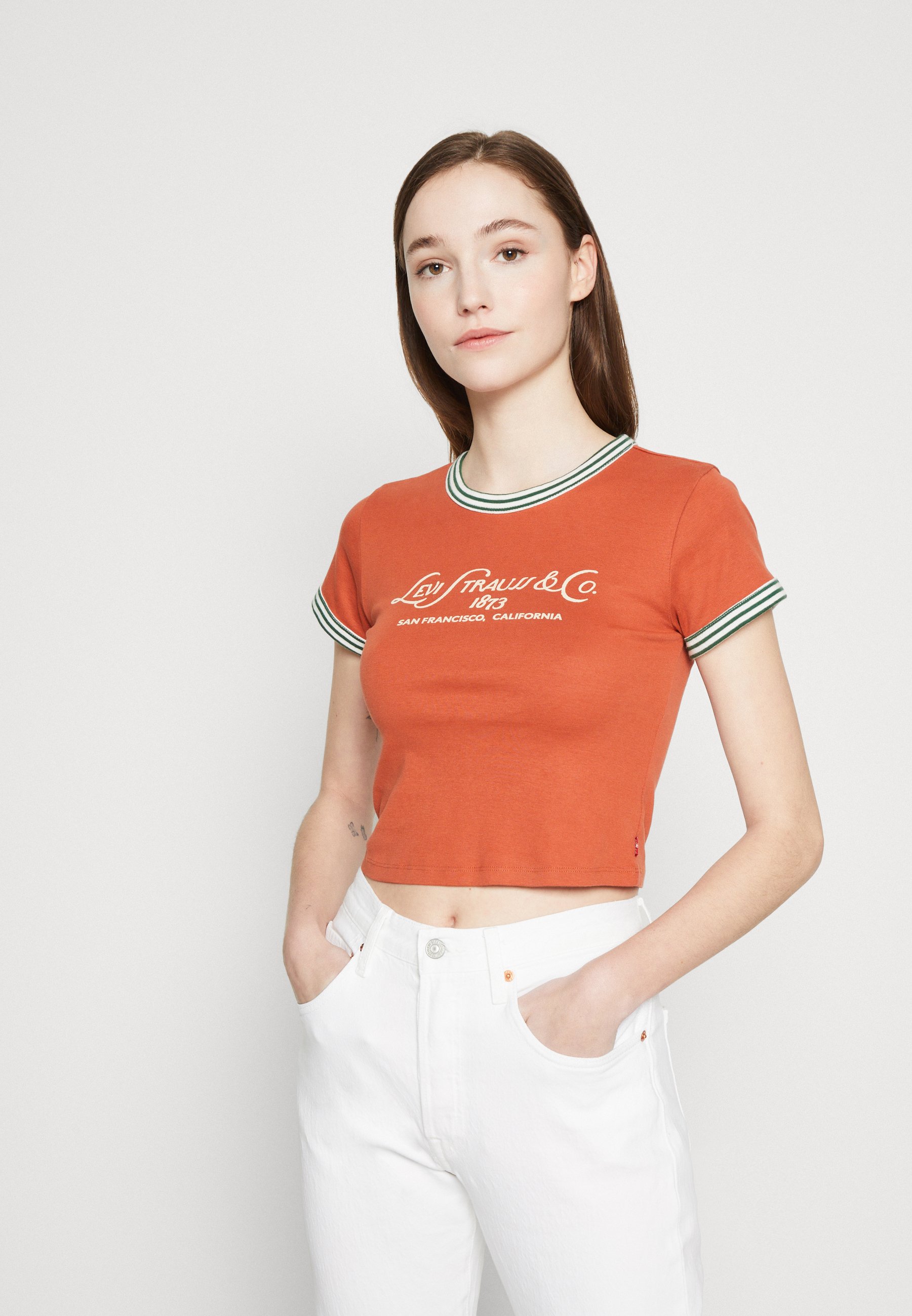 Levi's® GRAPHIC RINGER MINI TEE - Print T-shirt - baked clay/tofu/eden/orange