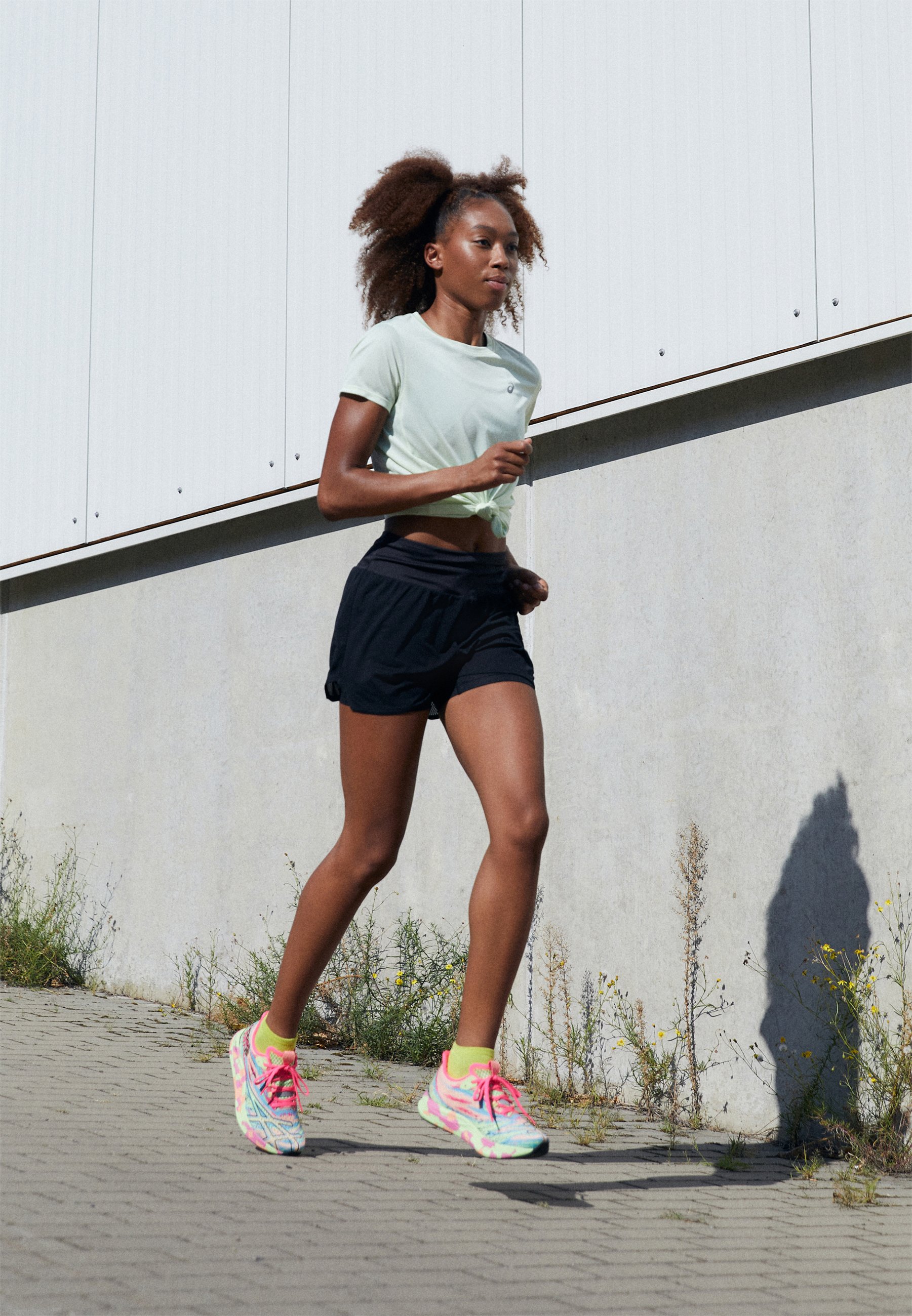 ASICS NOOSA TRI 15 COLOR INJECTION - Neutral running shoes - summer dune/lime green/multi-coloured