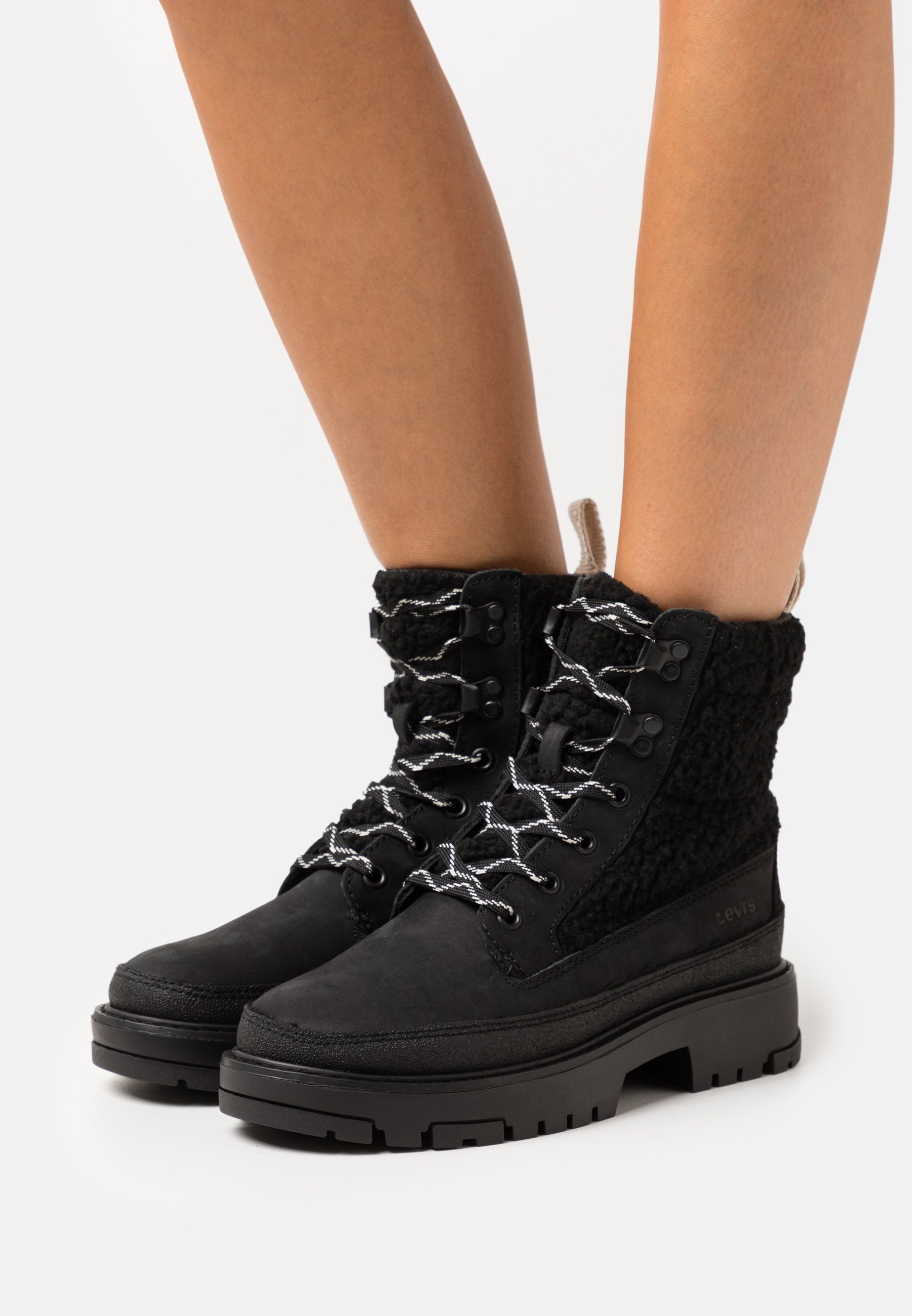 Levi's® SOLVI QUILTED - Lace-up ankle boots - full black/black