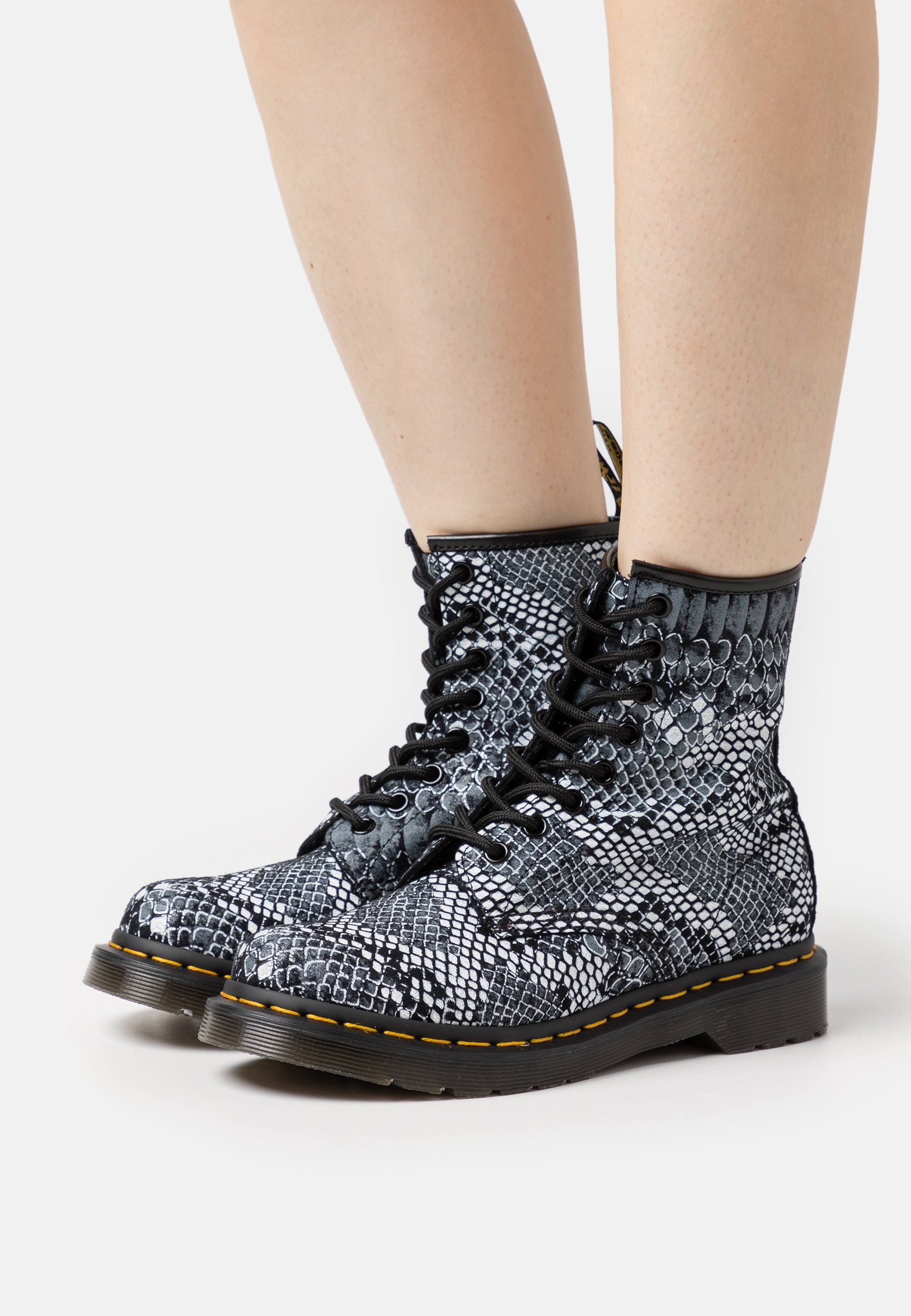 Dr. Martens 1460 - Lace-up ankle boots - black/white classic/black