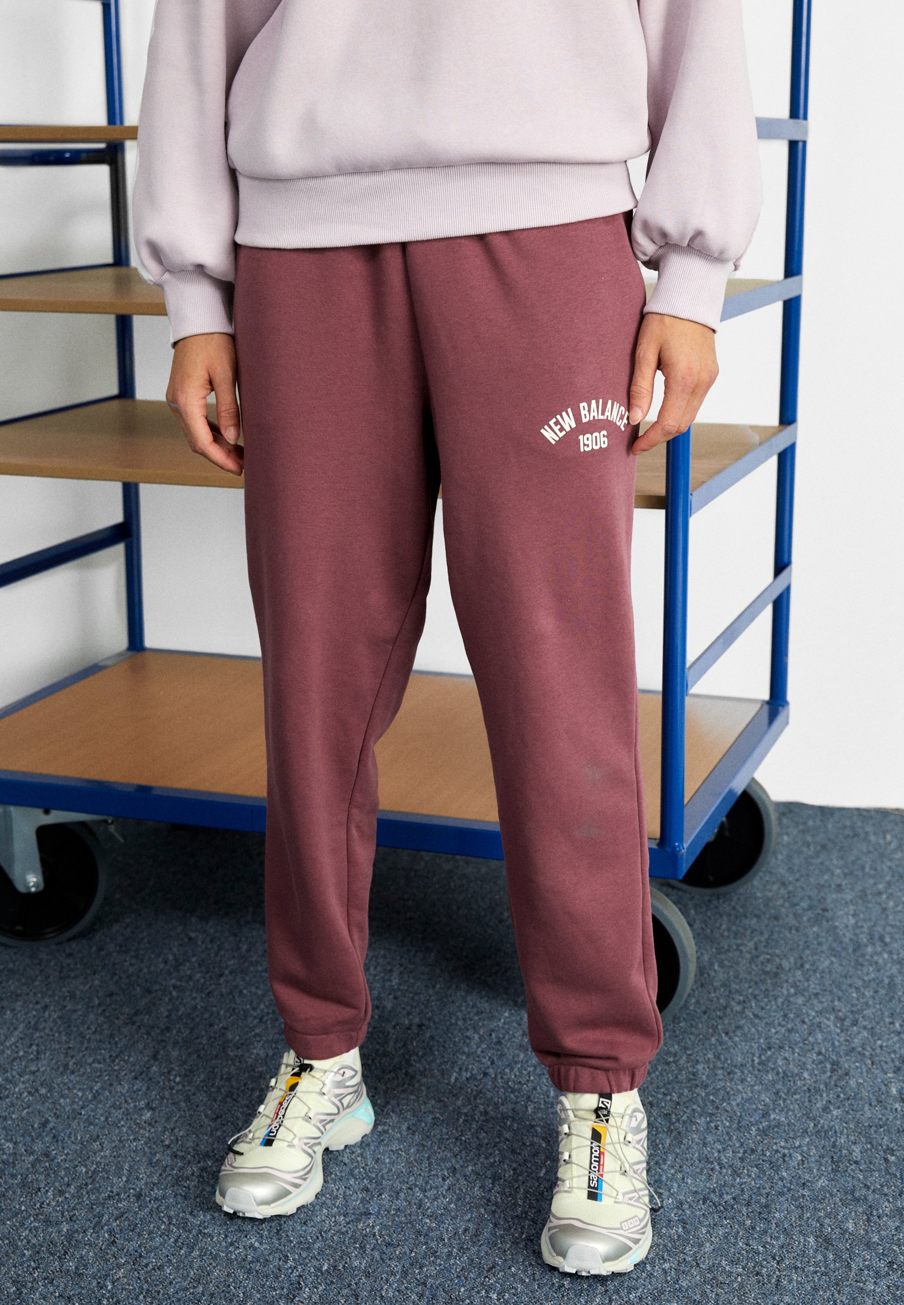 NB ESSENTIALS VARSITY - Tracksuit bottoms - washed burgundy/dark red