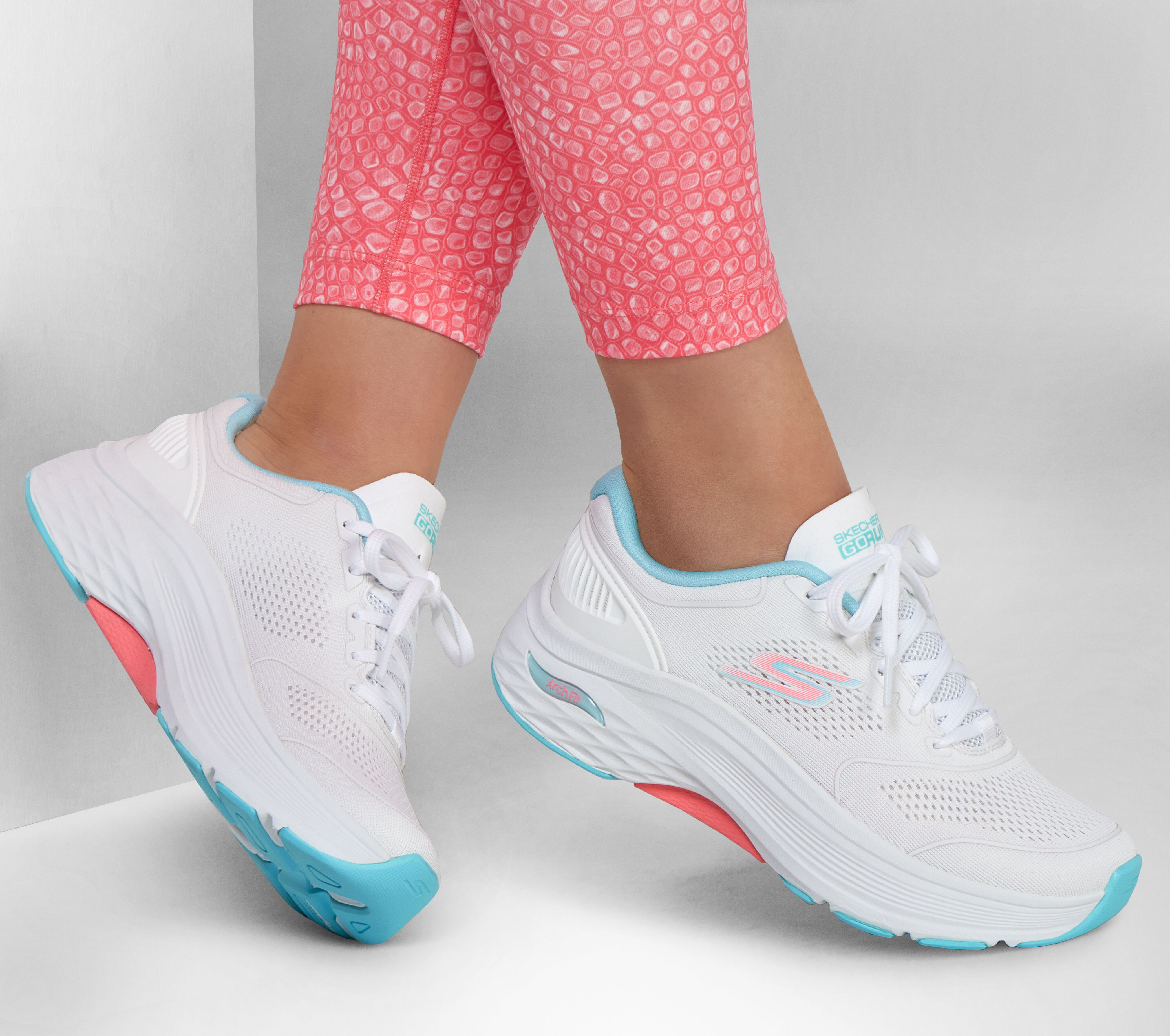 Max Cushioning Arch Fit - Velocity