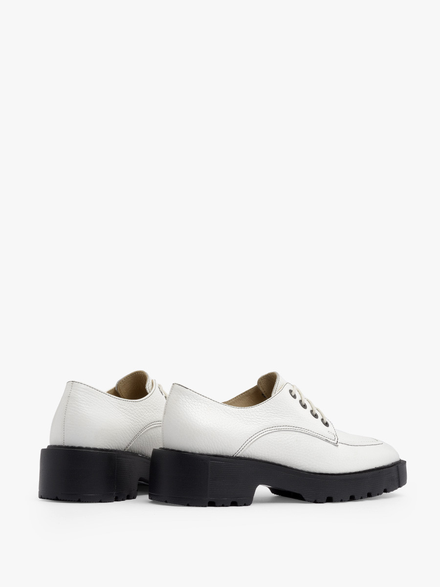 Białe półbuty na lekkiej podeszwie