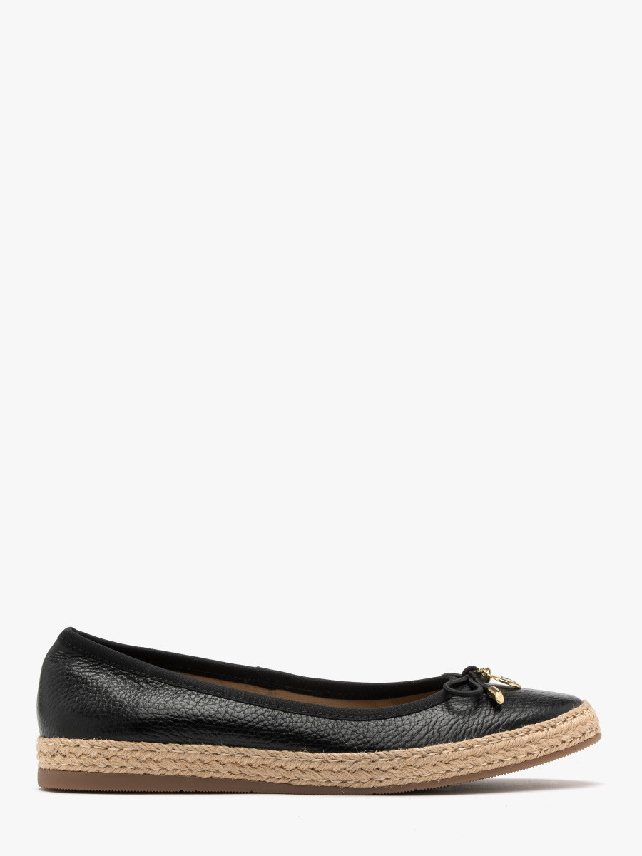 Czarny espadryl z ozdobną kokardą