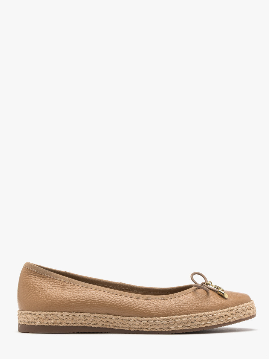 Ciemnobeżowy espadryl z ozdobną kokardą