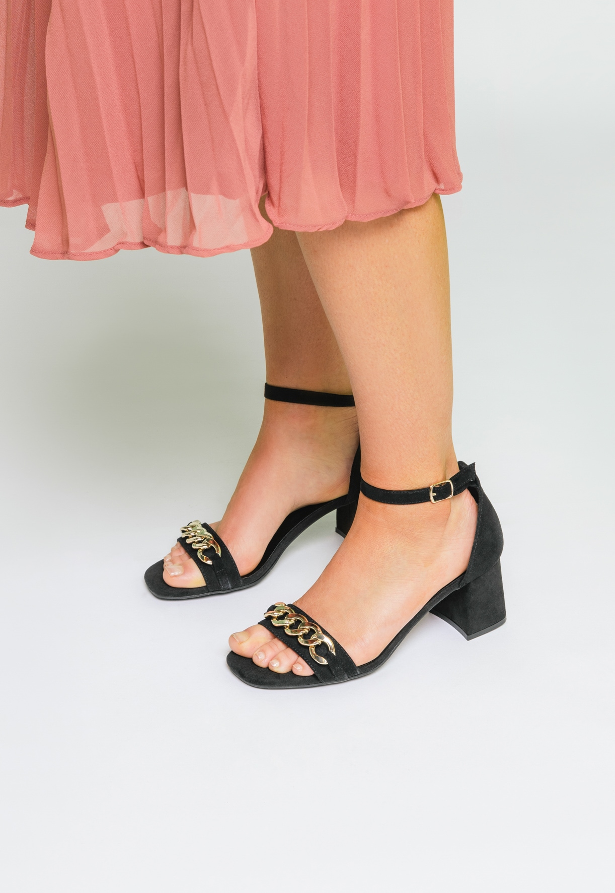SO ALL, Sandaletter med remmar