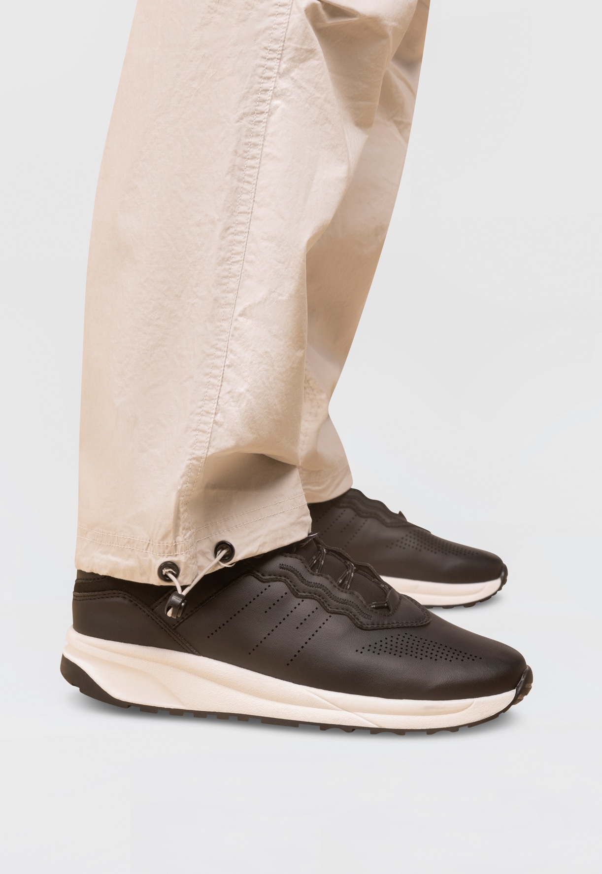 LINEAR, Sneakers