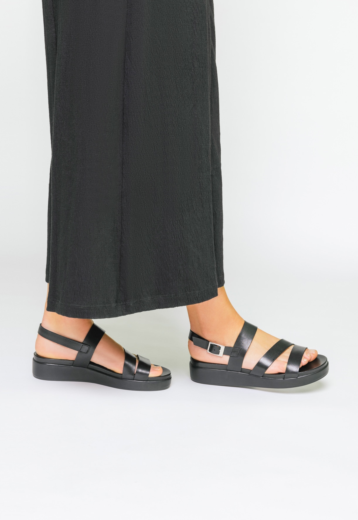PACE, Sandaler