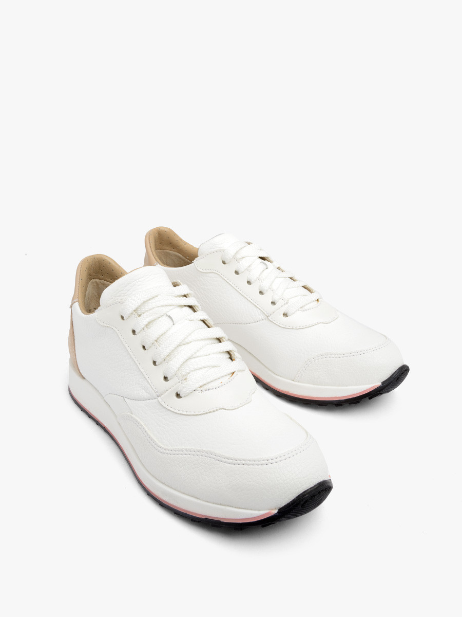 Białe sportowe półbuty