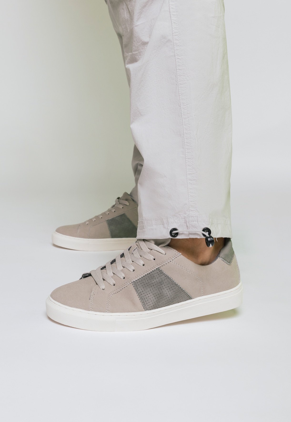 LINEAR, Sneakers