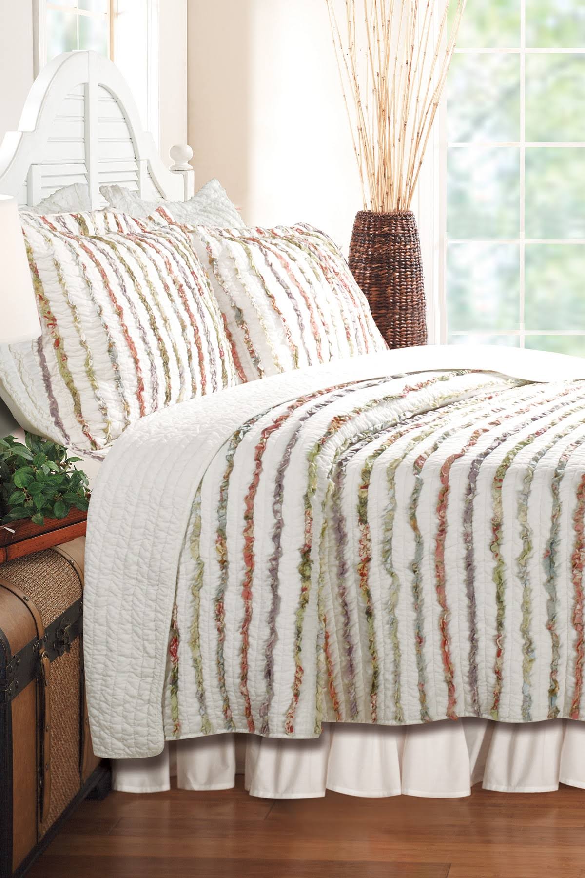 Greenland Home Bella Ruffle Quilt Set, Twin