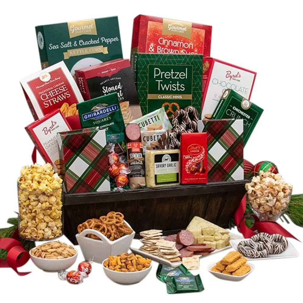 Gourmet Gift Baskets Deluxe Christmas Gift Basket