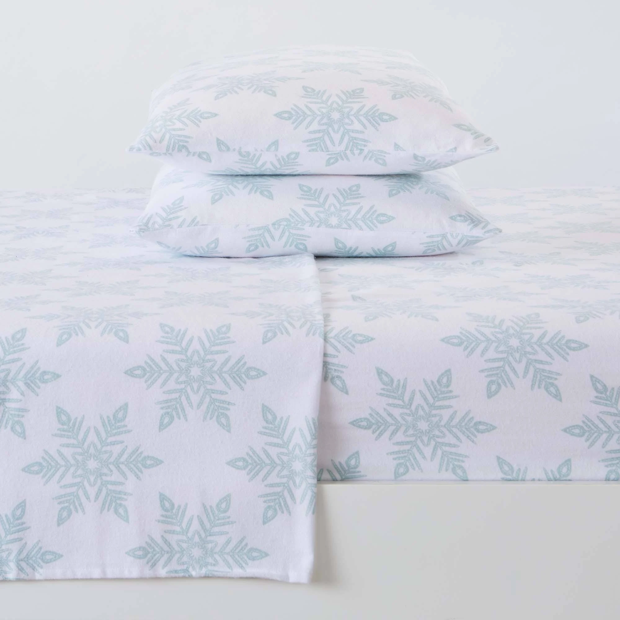 Great Bay Home 100% Cotton Flannel Snowflake Print Sheet Set Cal King Simple White