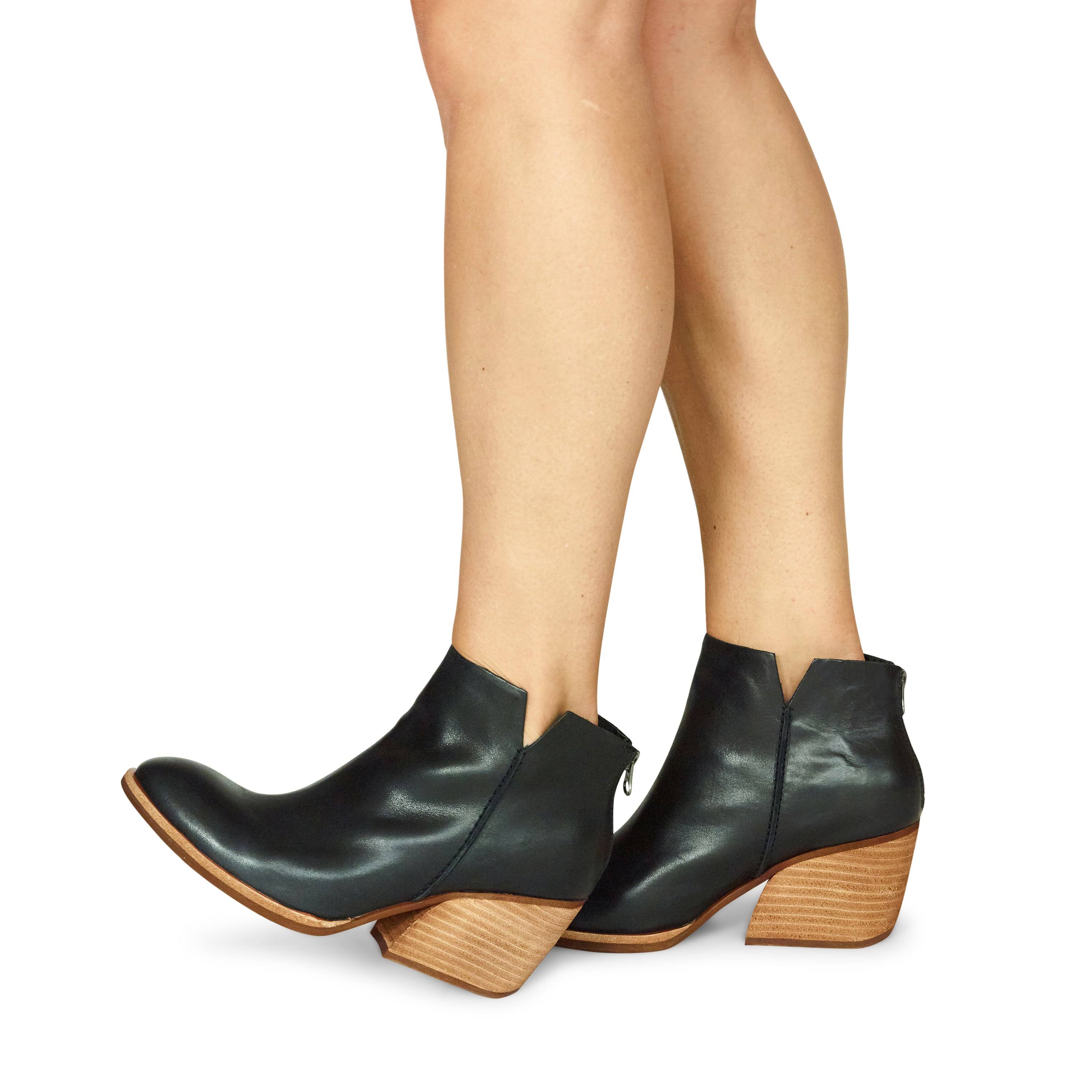 Kork-Ease Chandra Boot 7.5 / Black Leather