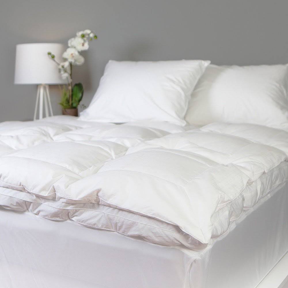 Grandeur Collection Overfilled 300 Thread Count Cotton Down and Goose Featherbed Queen