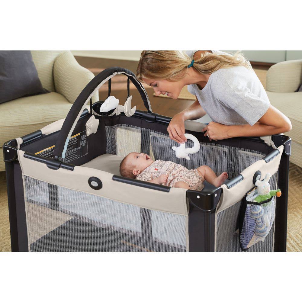 Graco Pack &n Play on The Go Playard