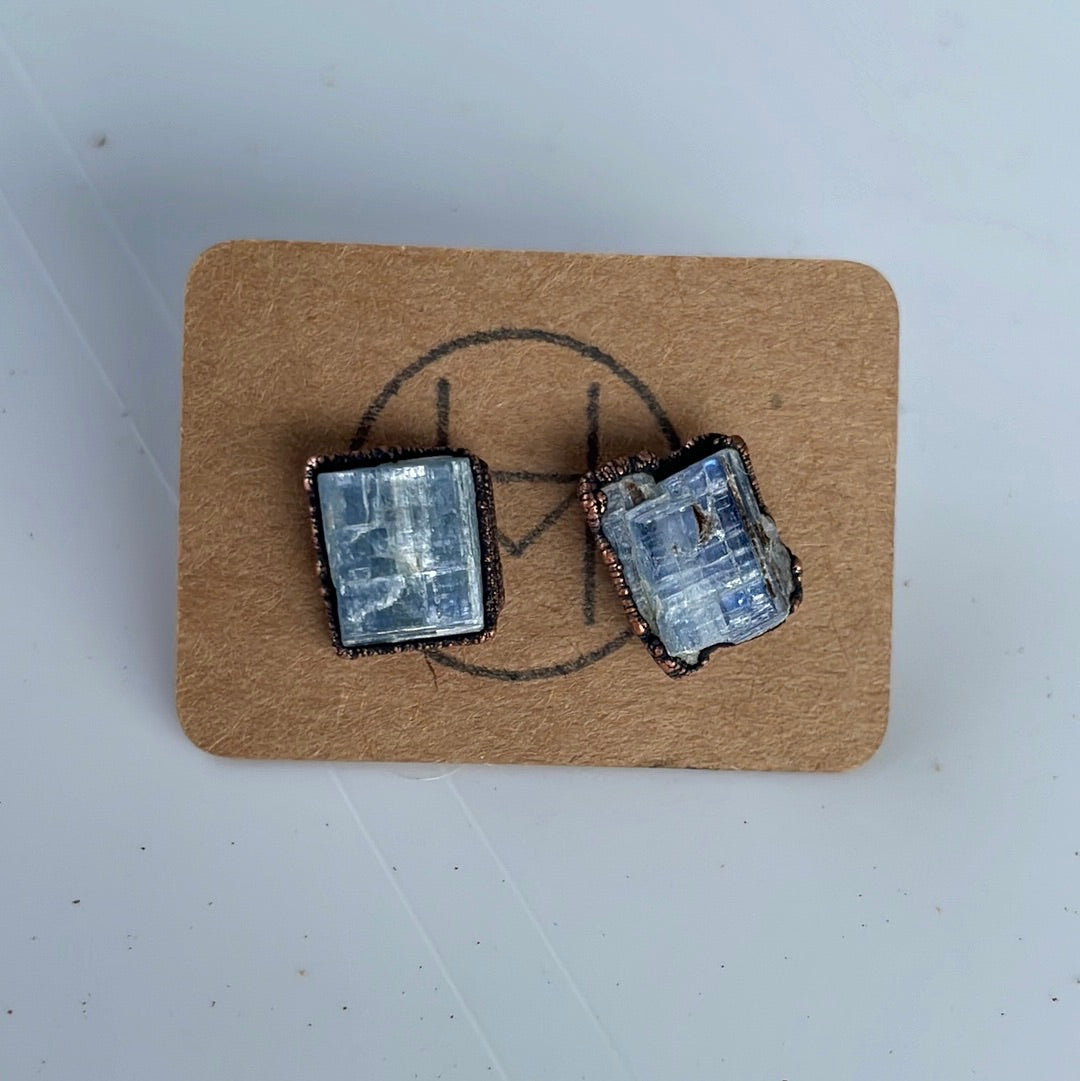 hawkhouse raw crystal stud earrings