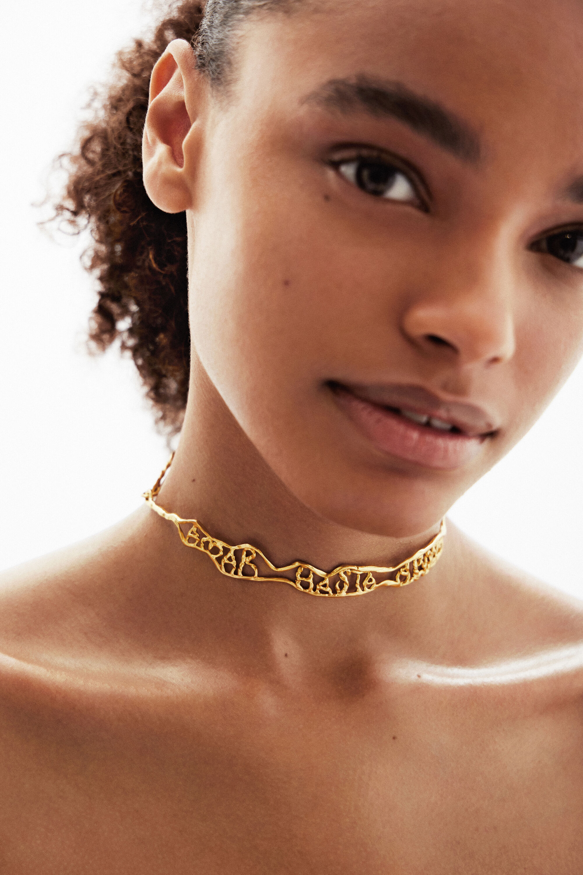 Choker mensaje estrecho ba&ntilde;o oro Zalio