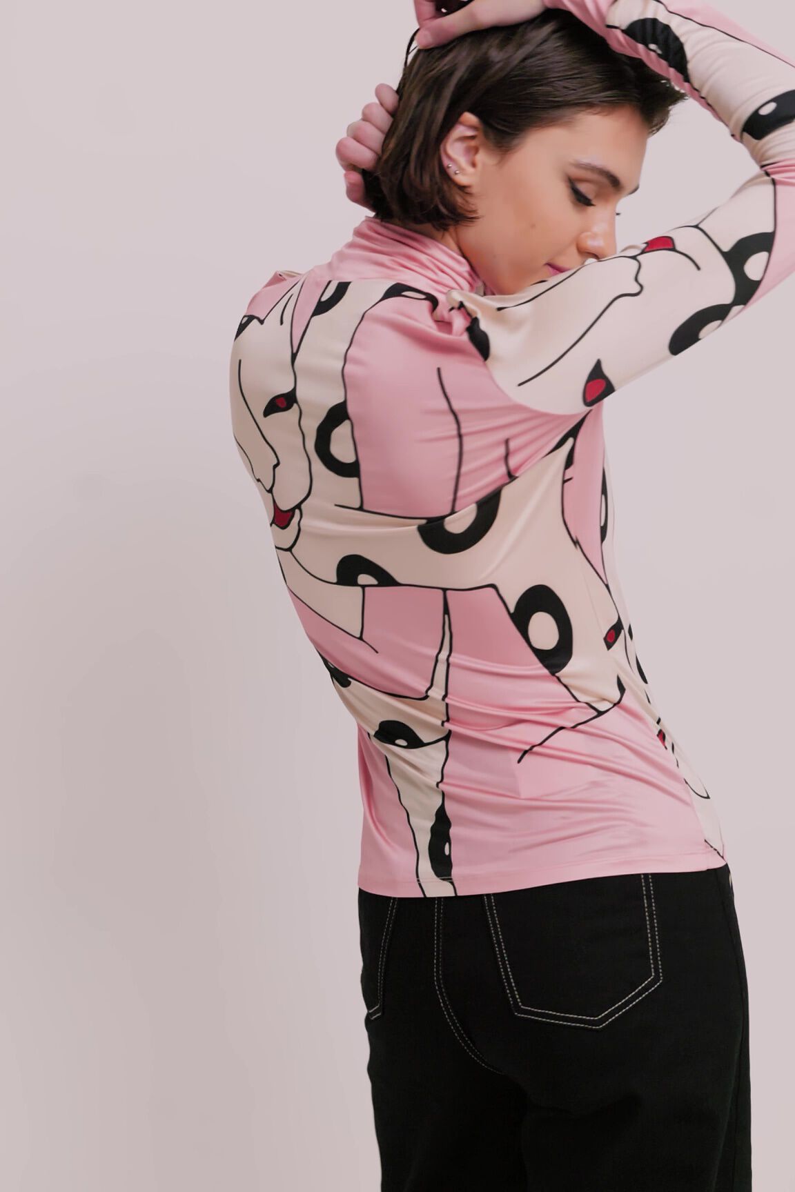 Camiseta slim cuello alto