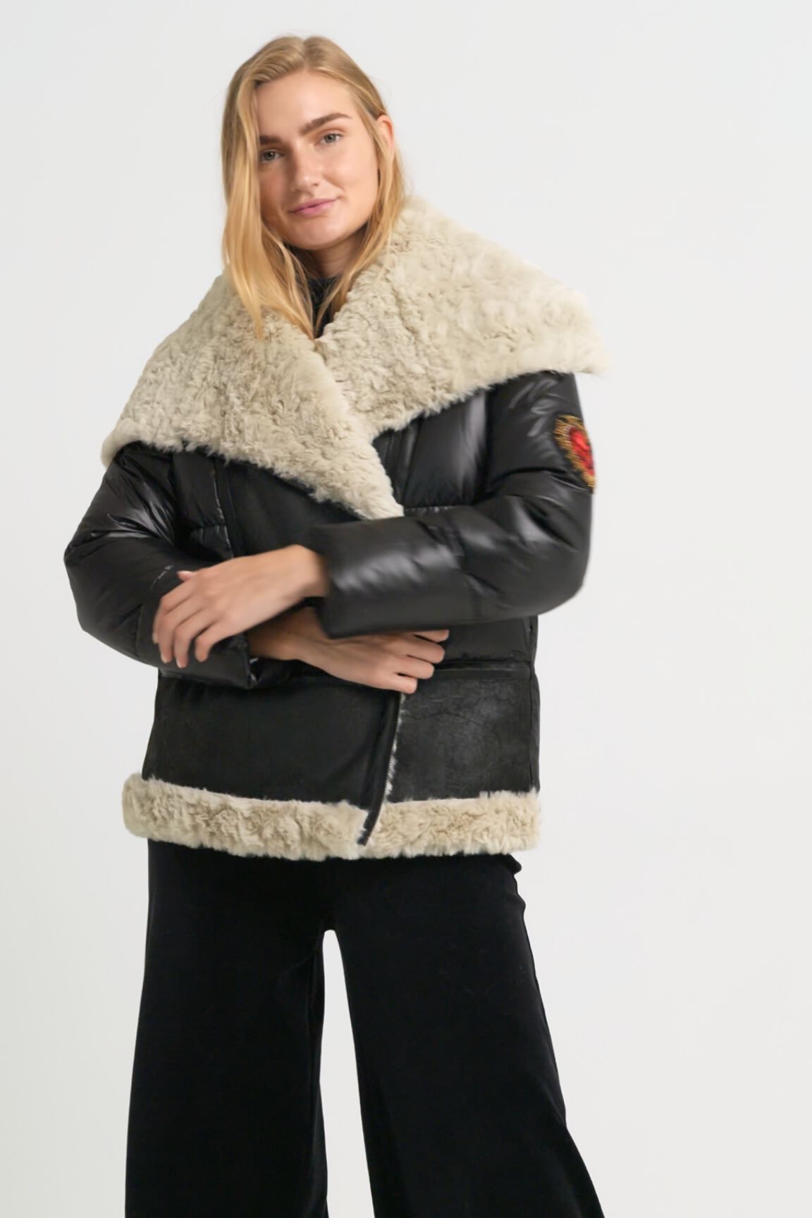 Chaqueta biker oversize acolchada borreguito