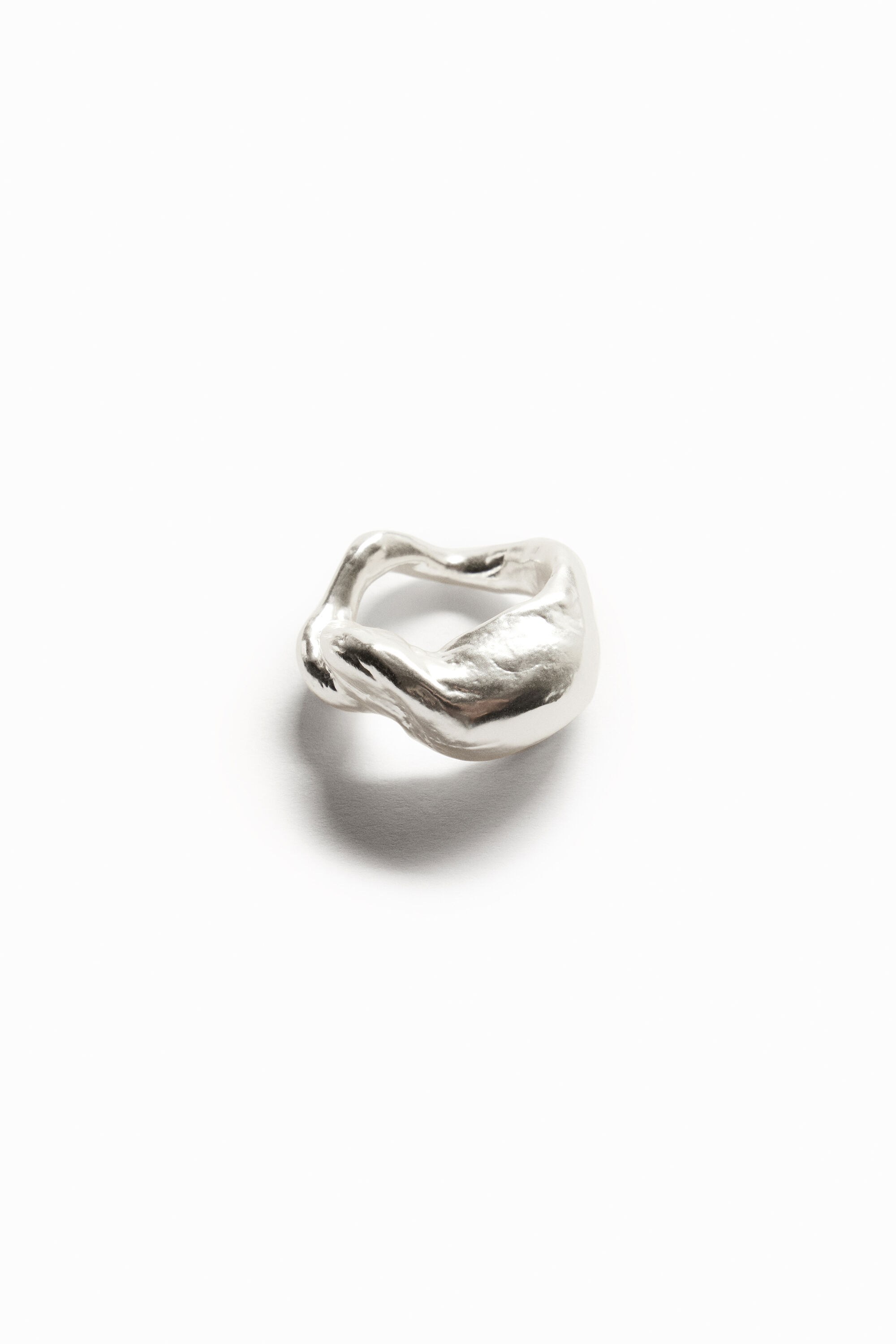 Anillo formas org&aacute;nicas ba&ntilde;o plata Zalio