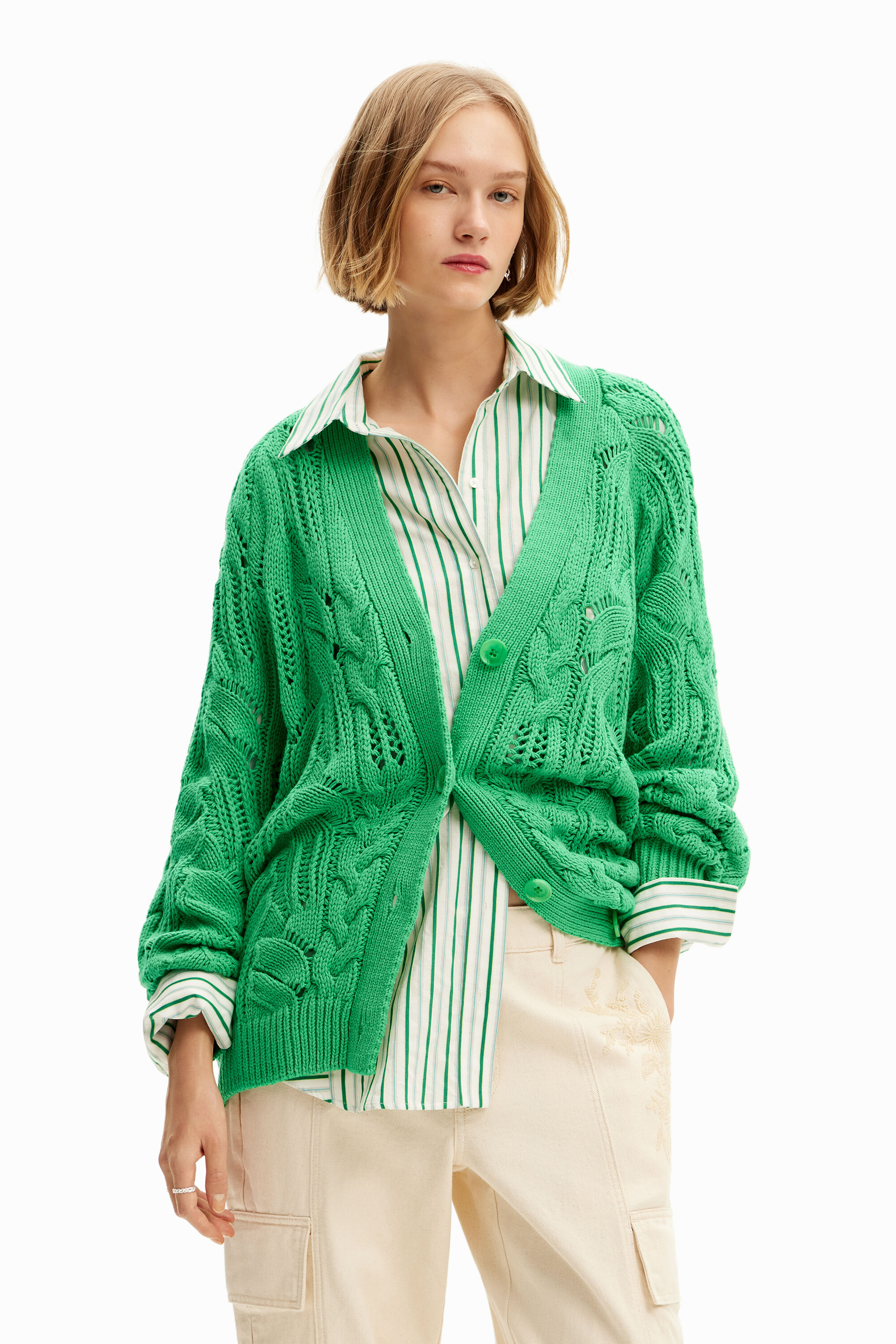 C&aacute;rdigan oversize calados