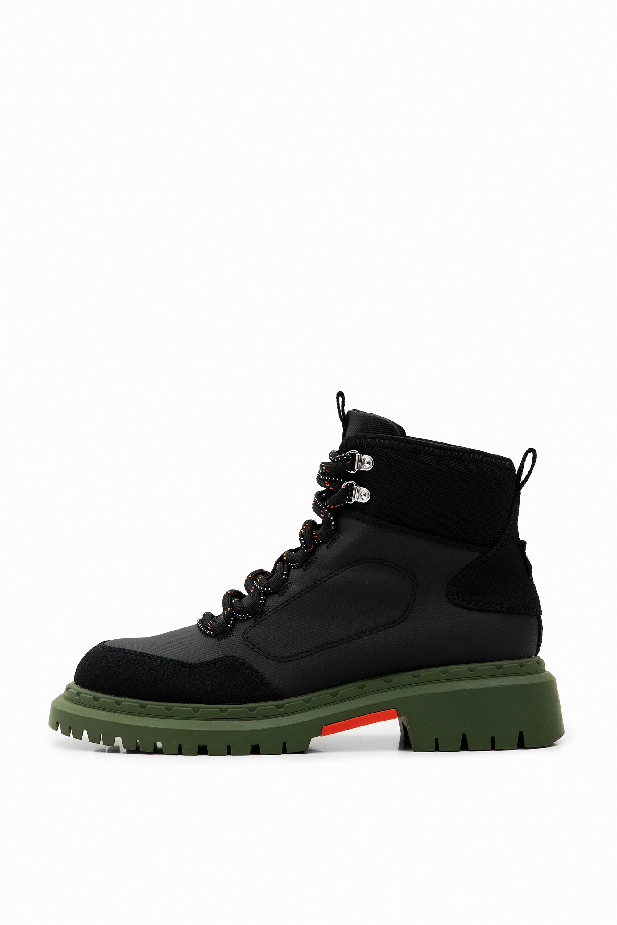 Bota trekking cordones