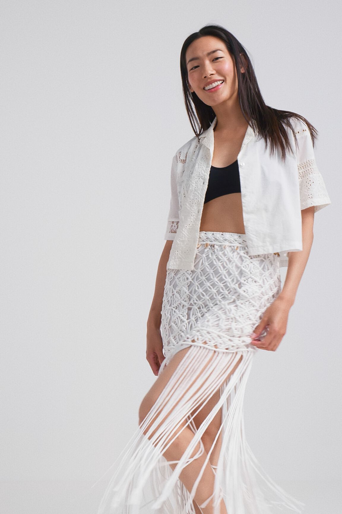 Minifalda de macram&eacute; con flecos