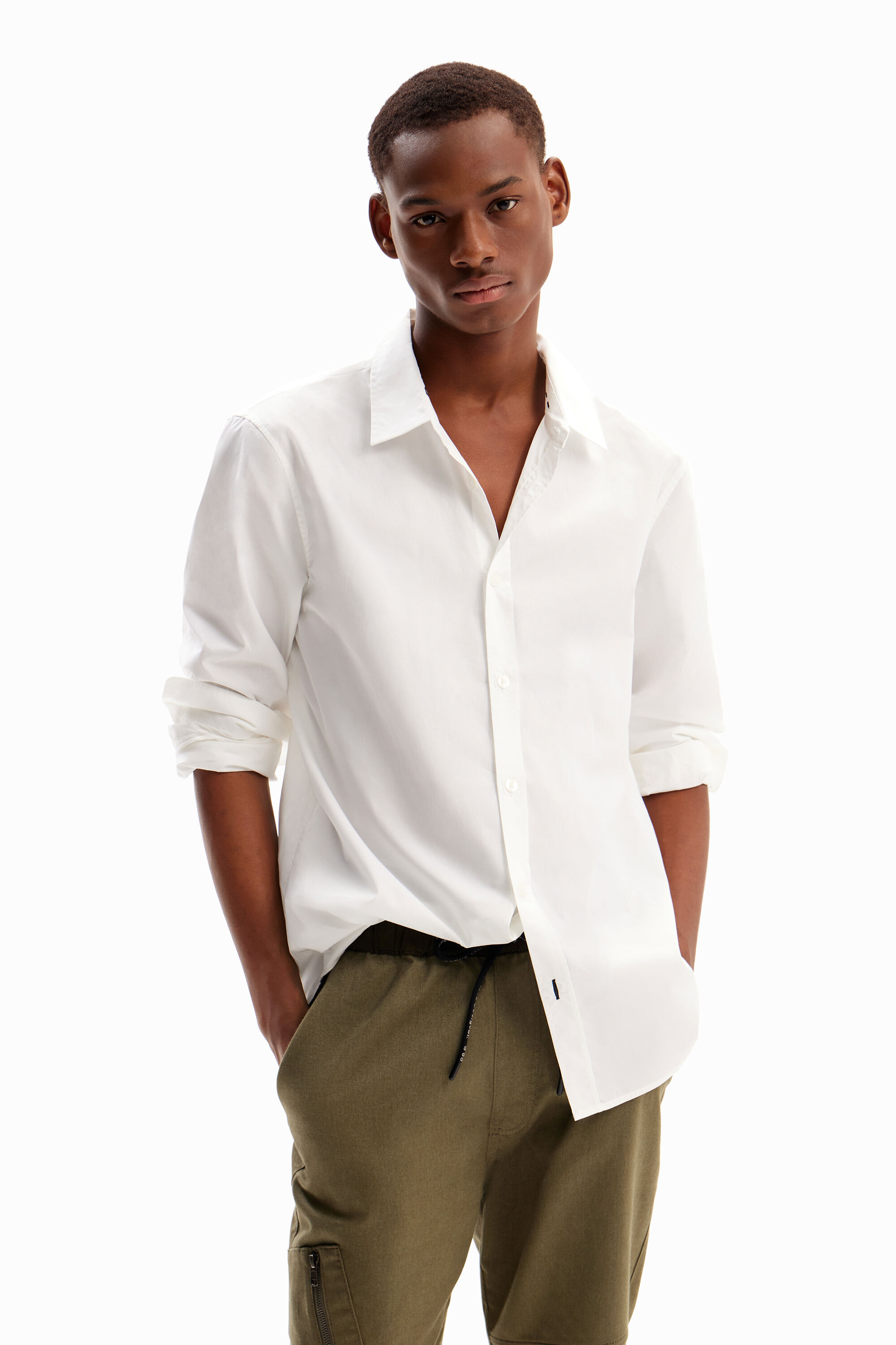 Camisa b&aacute;sica detalles contraste