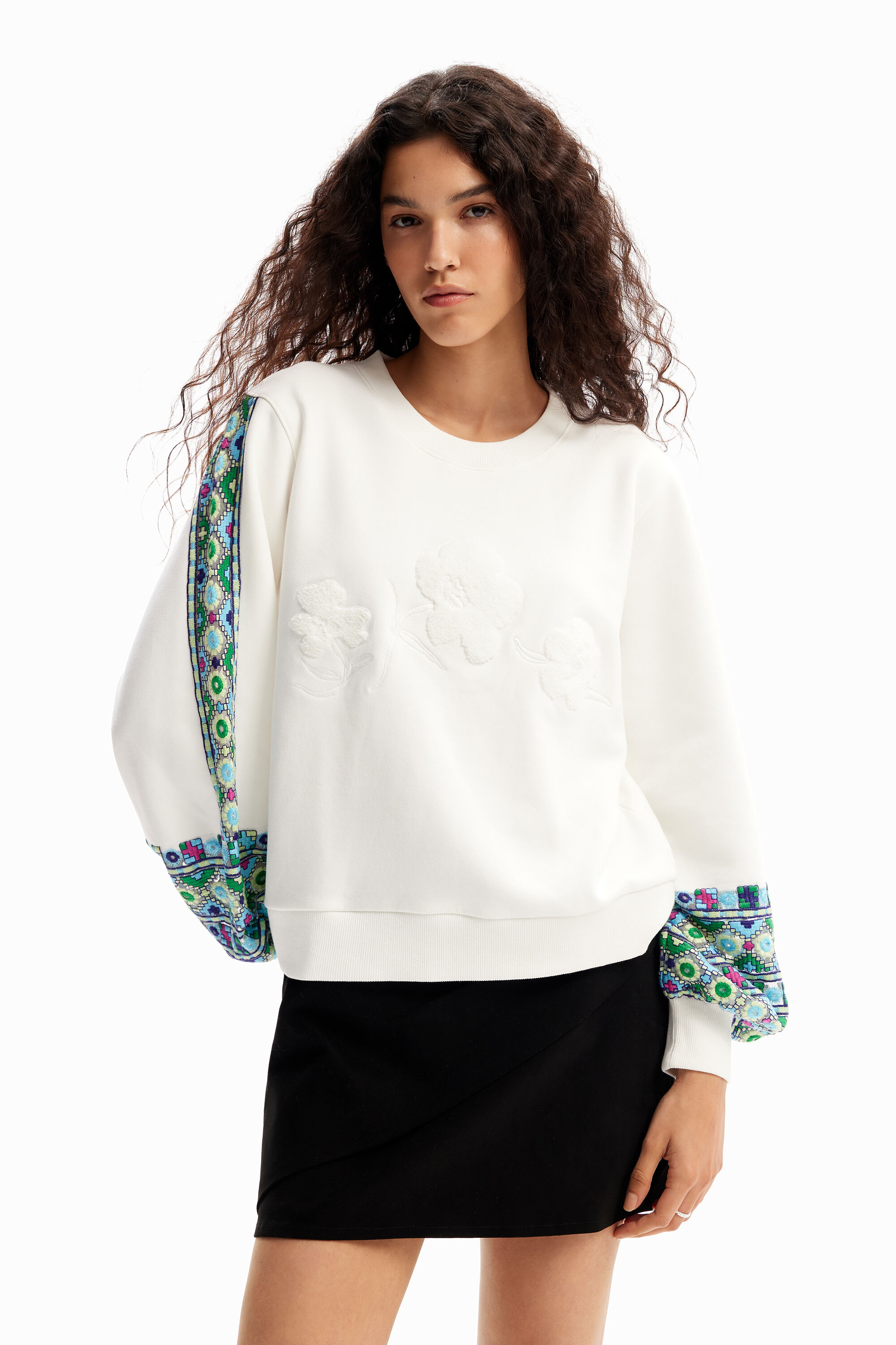 Sudadera abullonada bordados