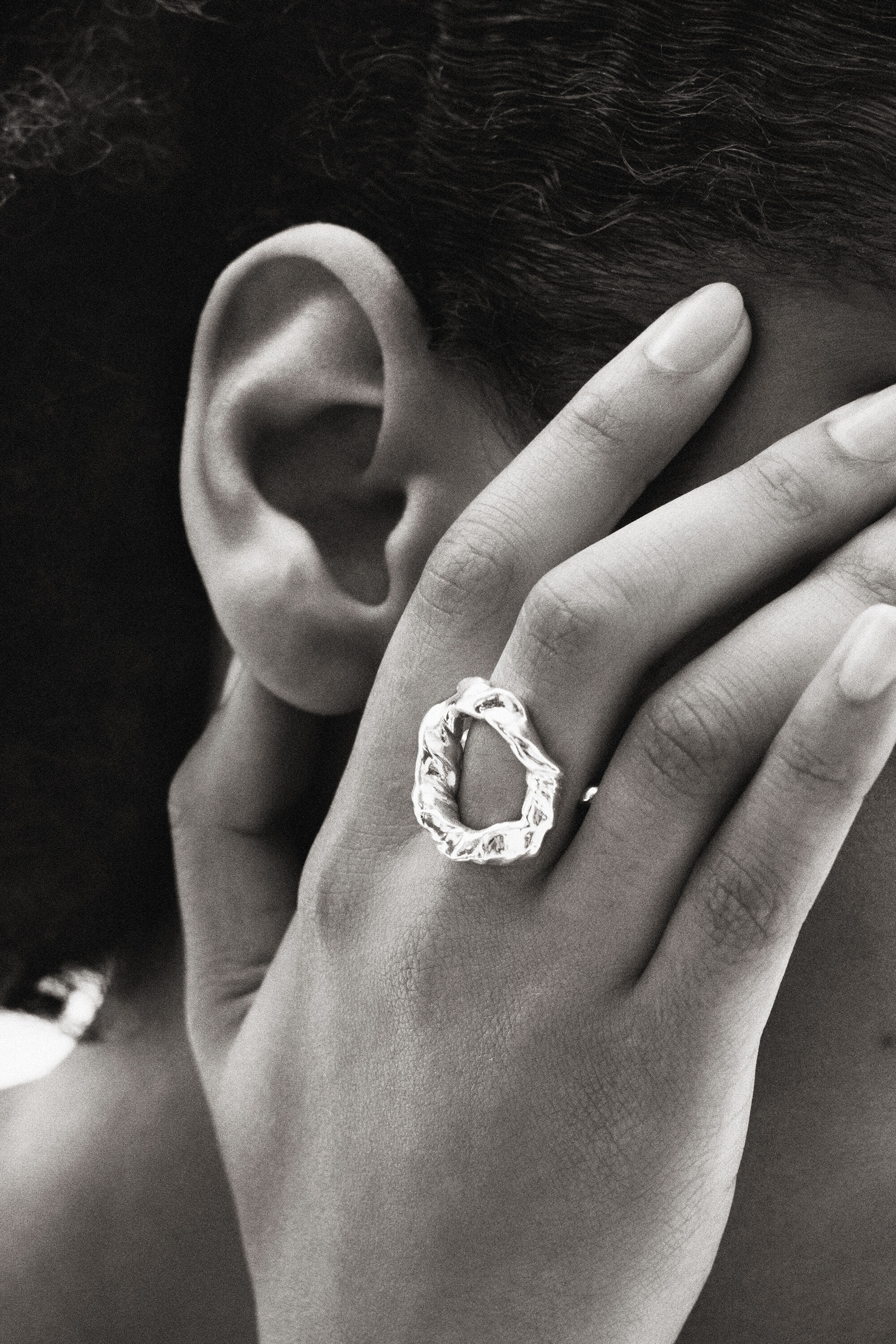 Anillo letra O ba&ntilde;o oro Zalio