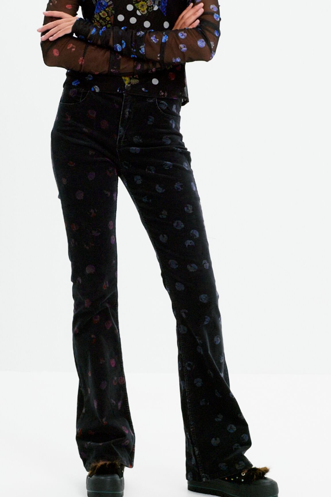 Pantal&oacute;n pana estampado topos