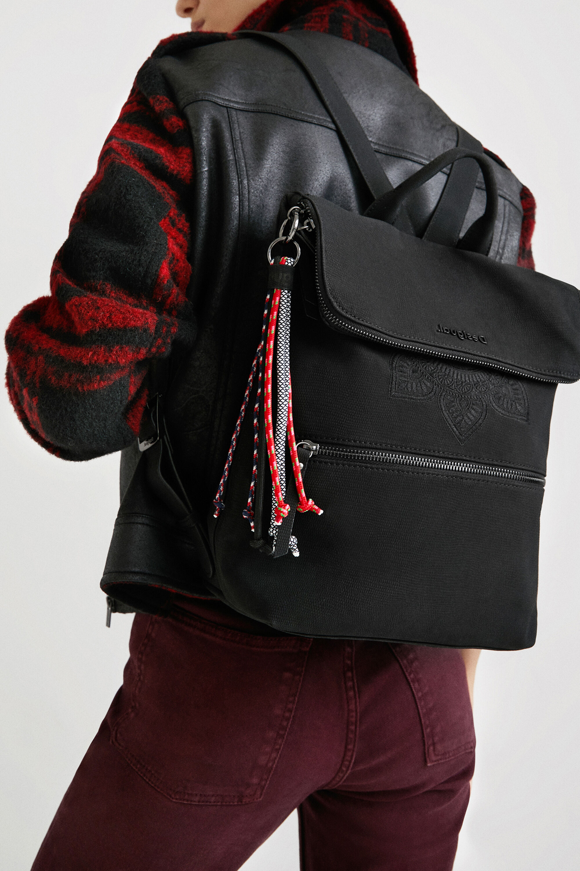 Mochila cuadrada solapa extensible
