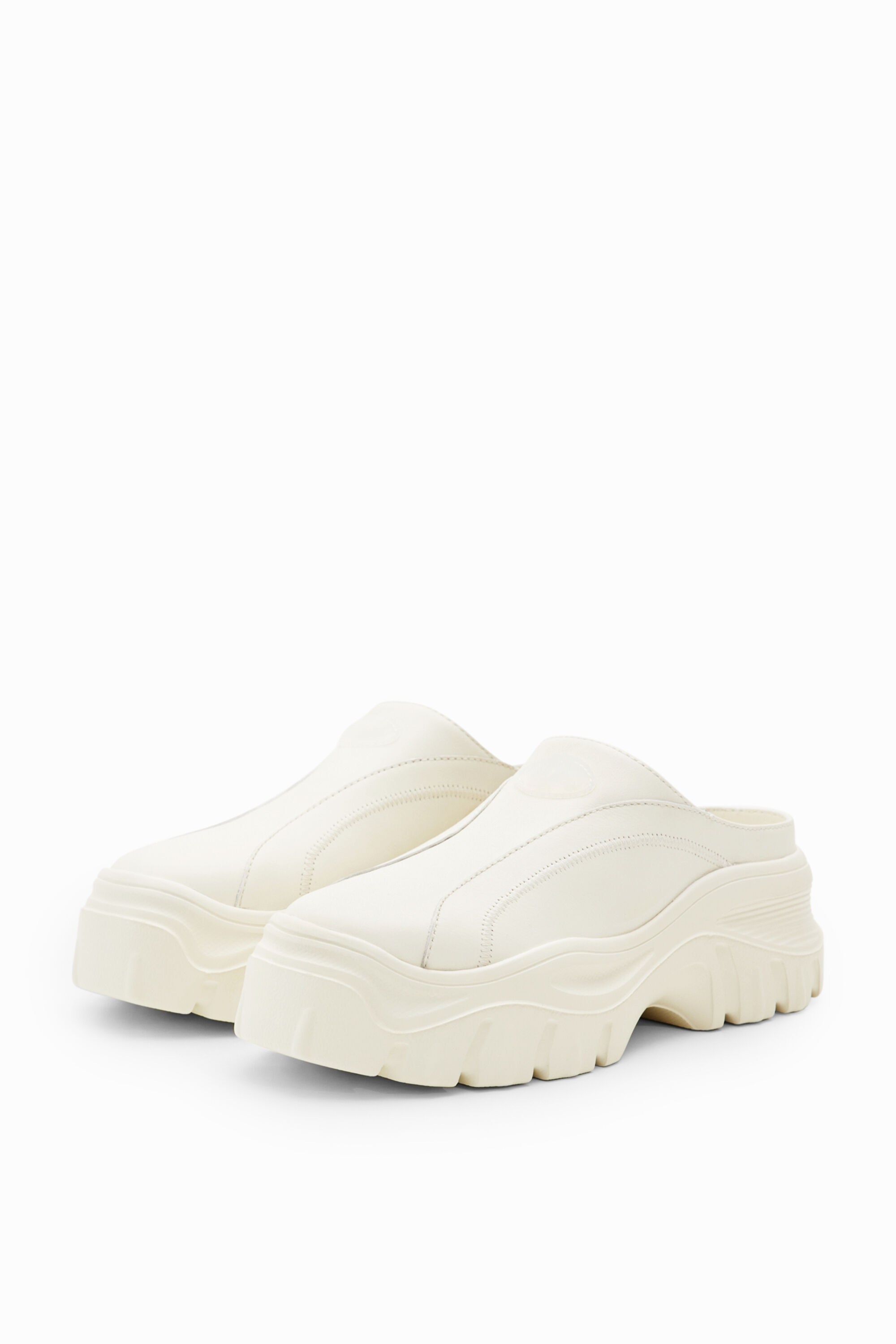 Zuecos chunky piel