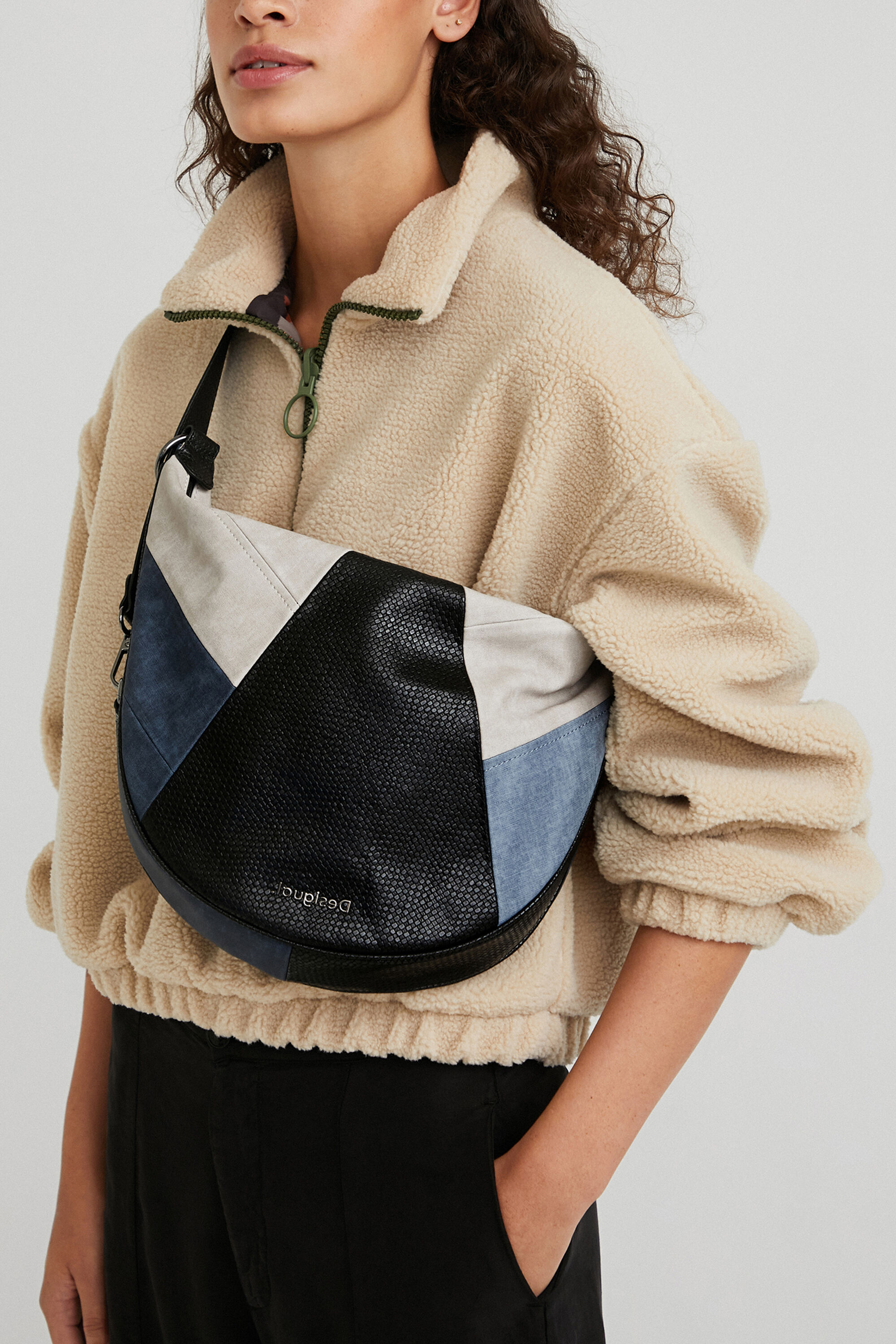 Bolso shoulder bag media luna