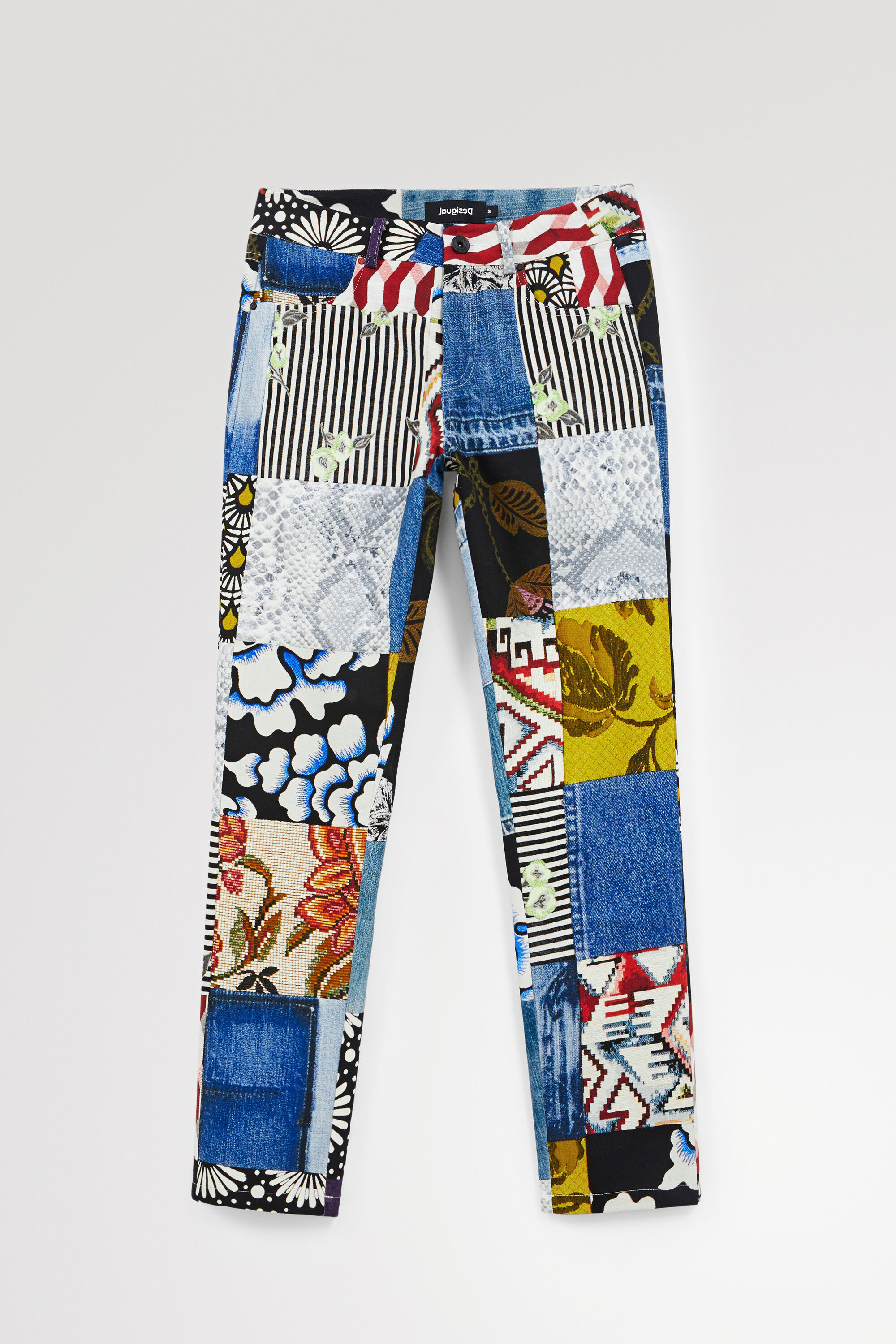 Pantal&oacute;n slim denim & patch