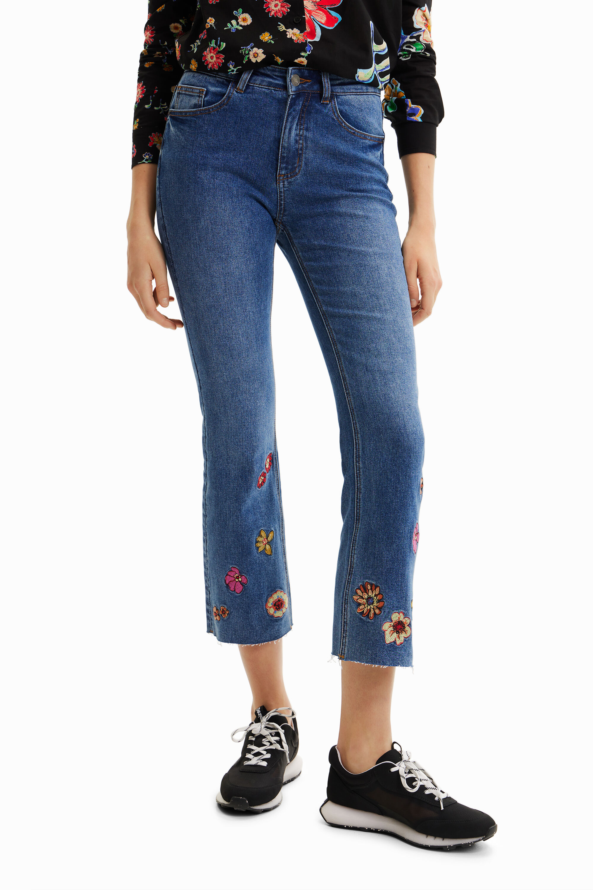 Vaqueros Flare cropped bordado flores