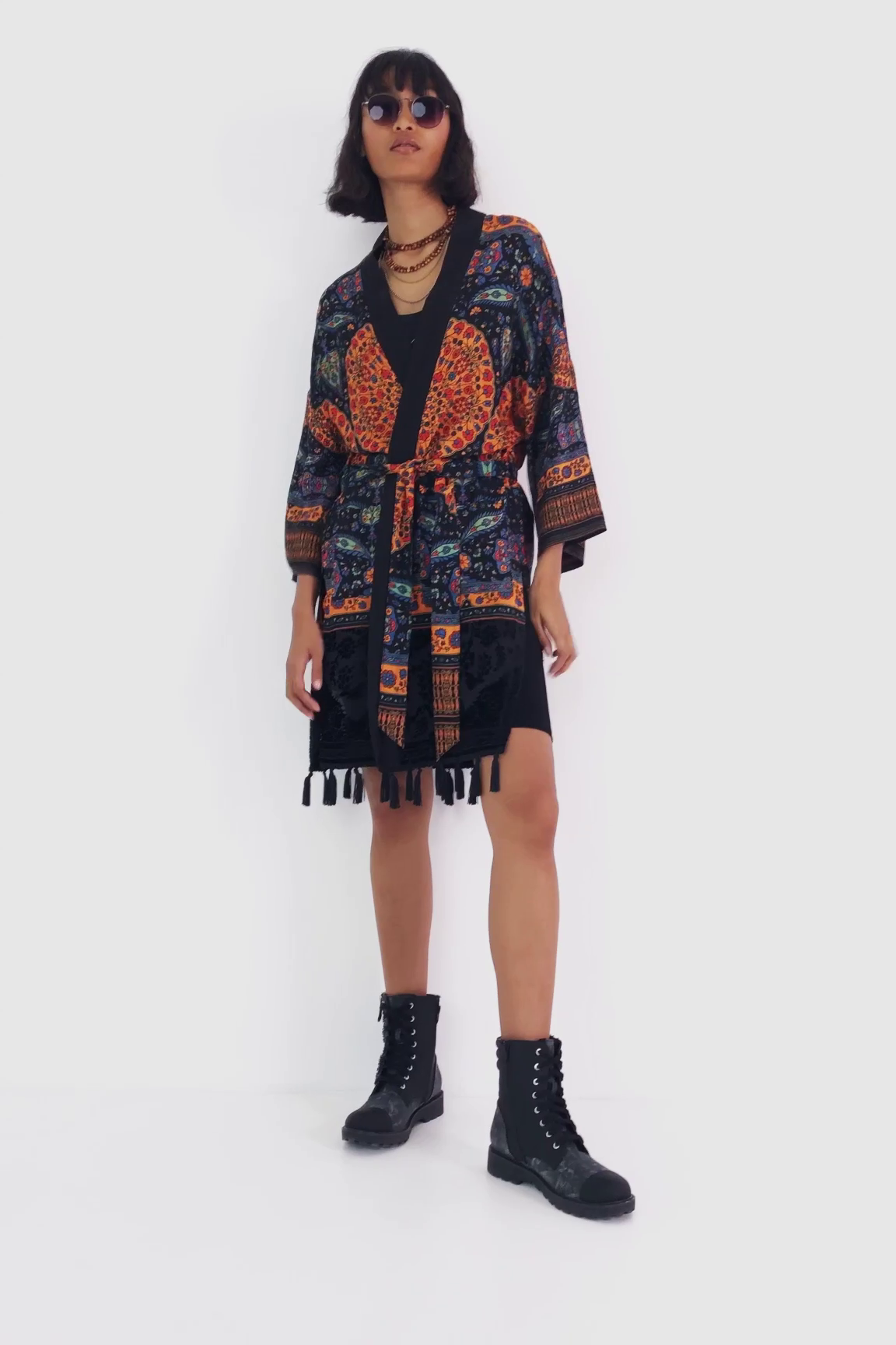 Kimono &eacute;tnico borlas