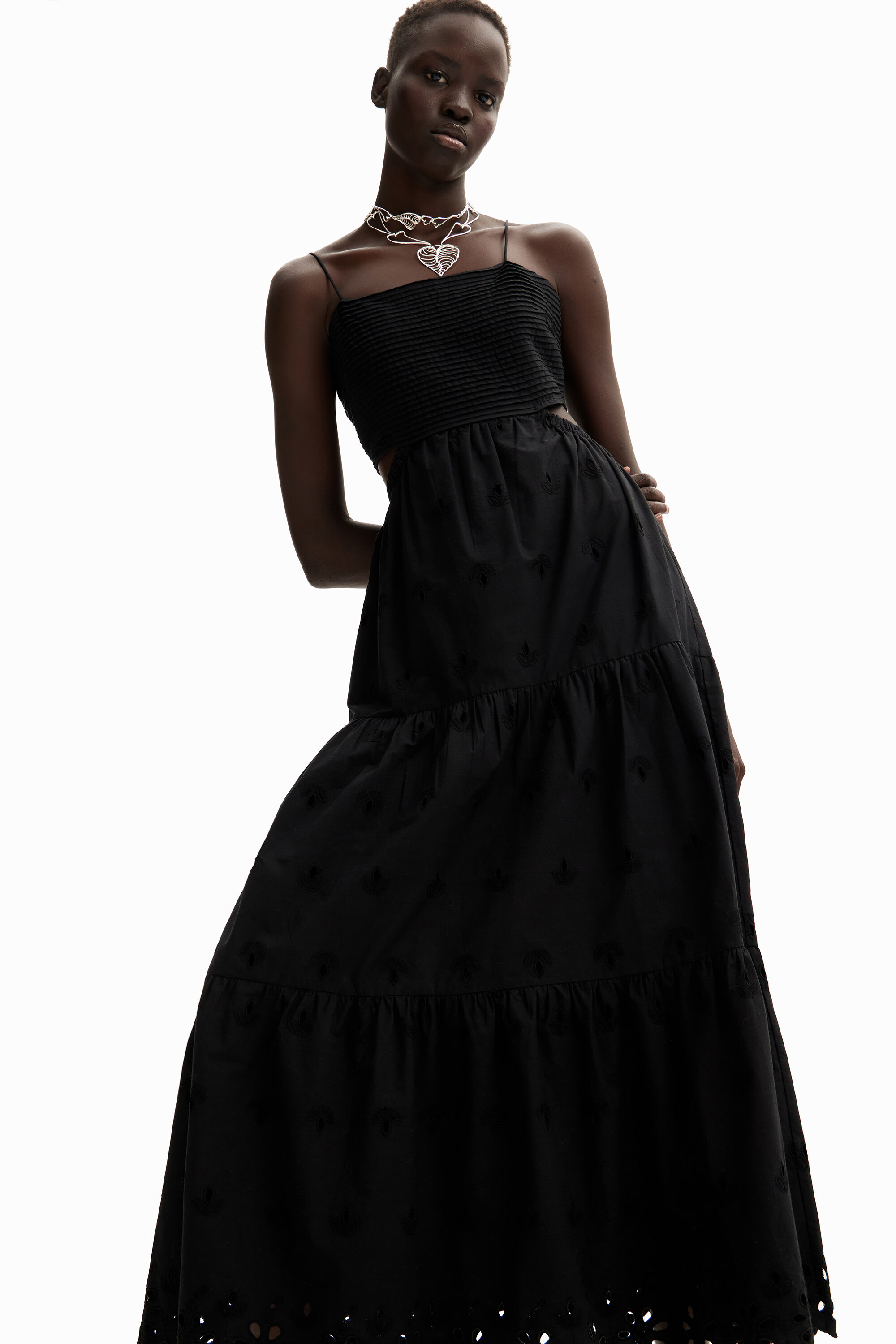 Vestido largo bordados cut-outs