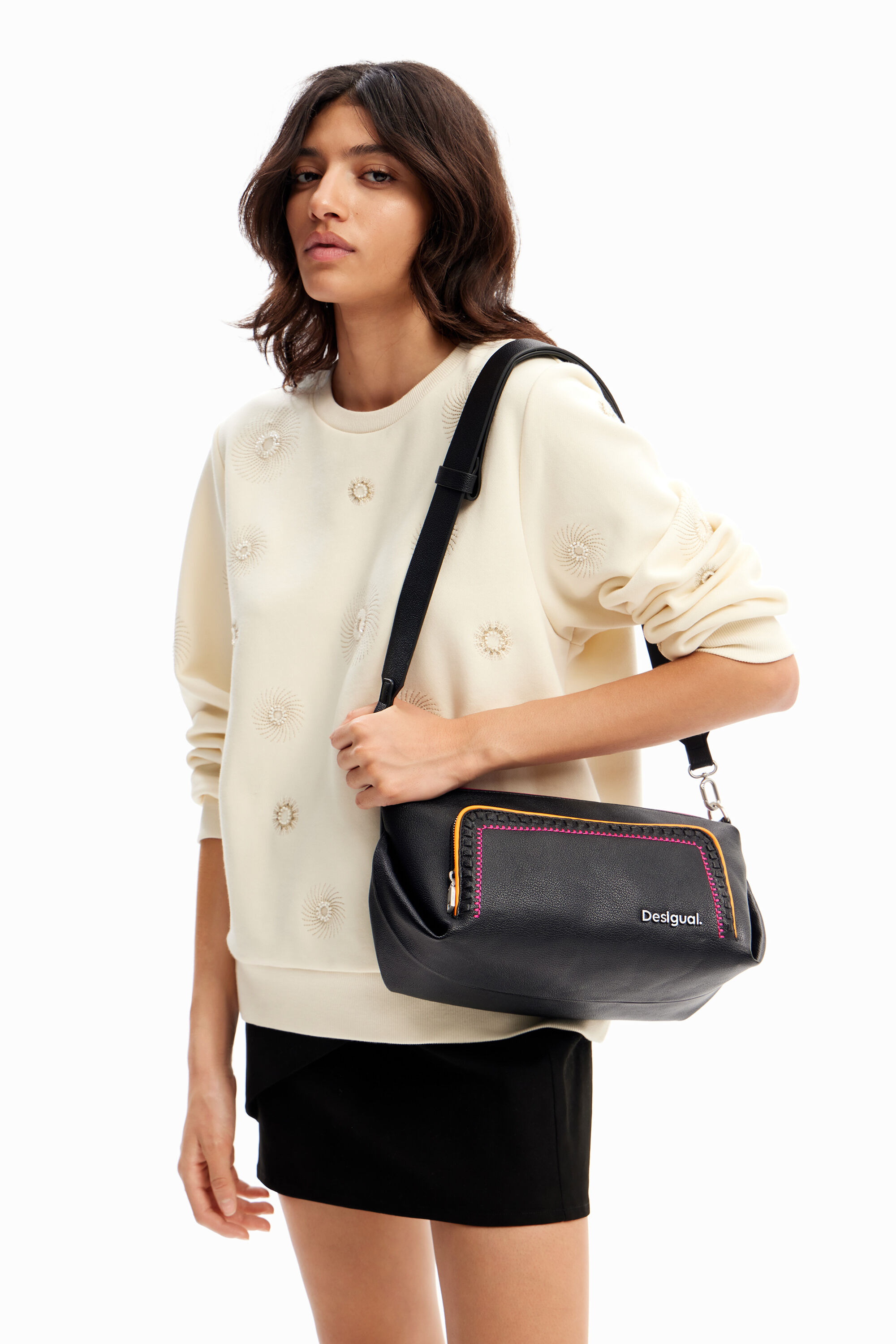 Bolso de hombro M bordado