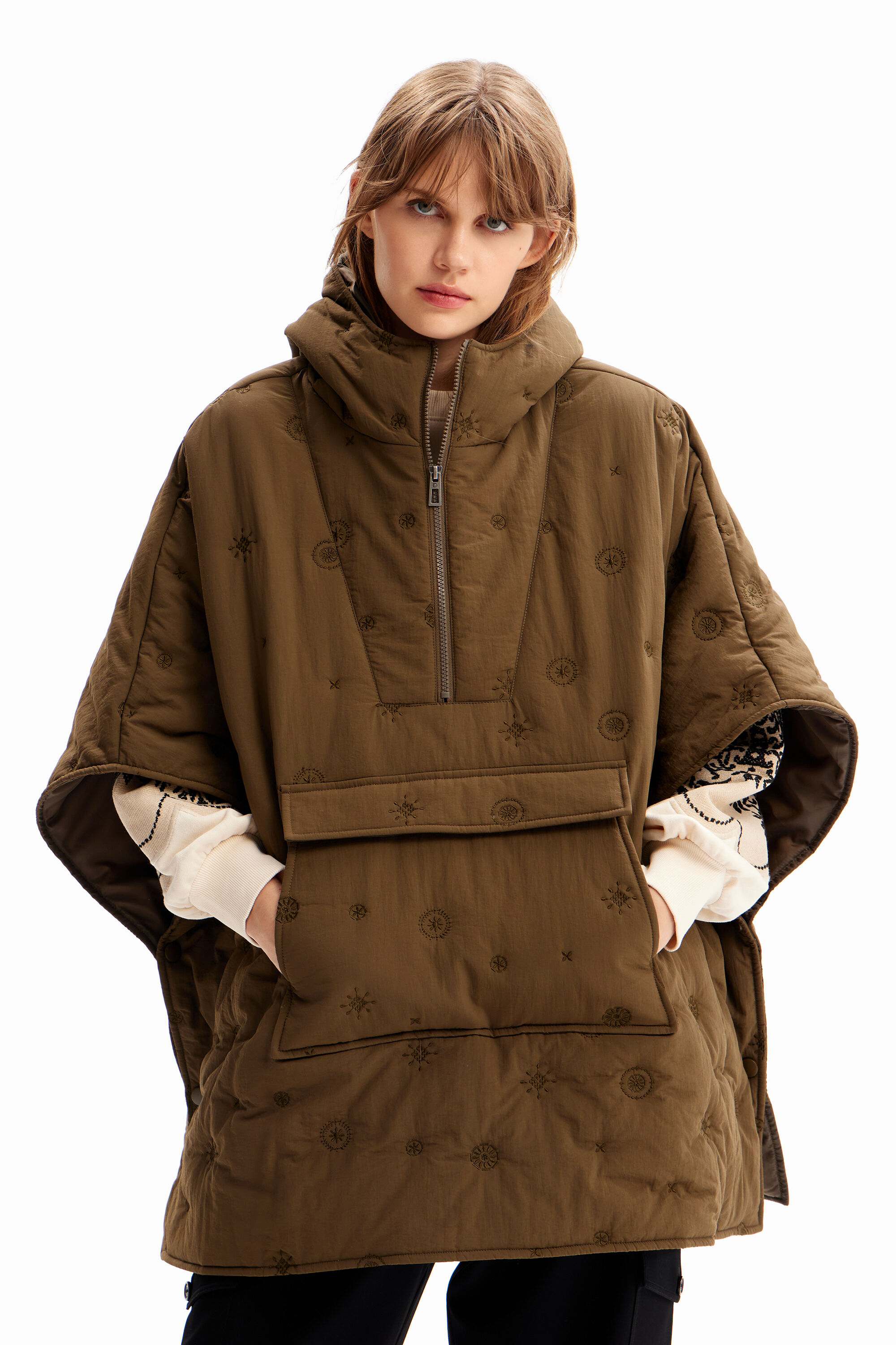 Poncho acolchado bordados